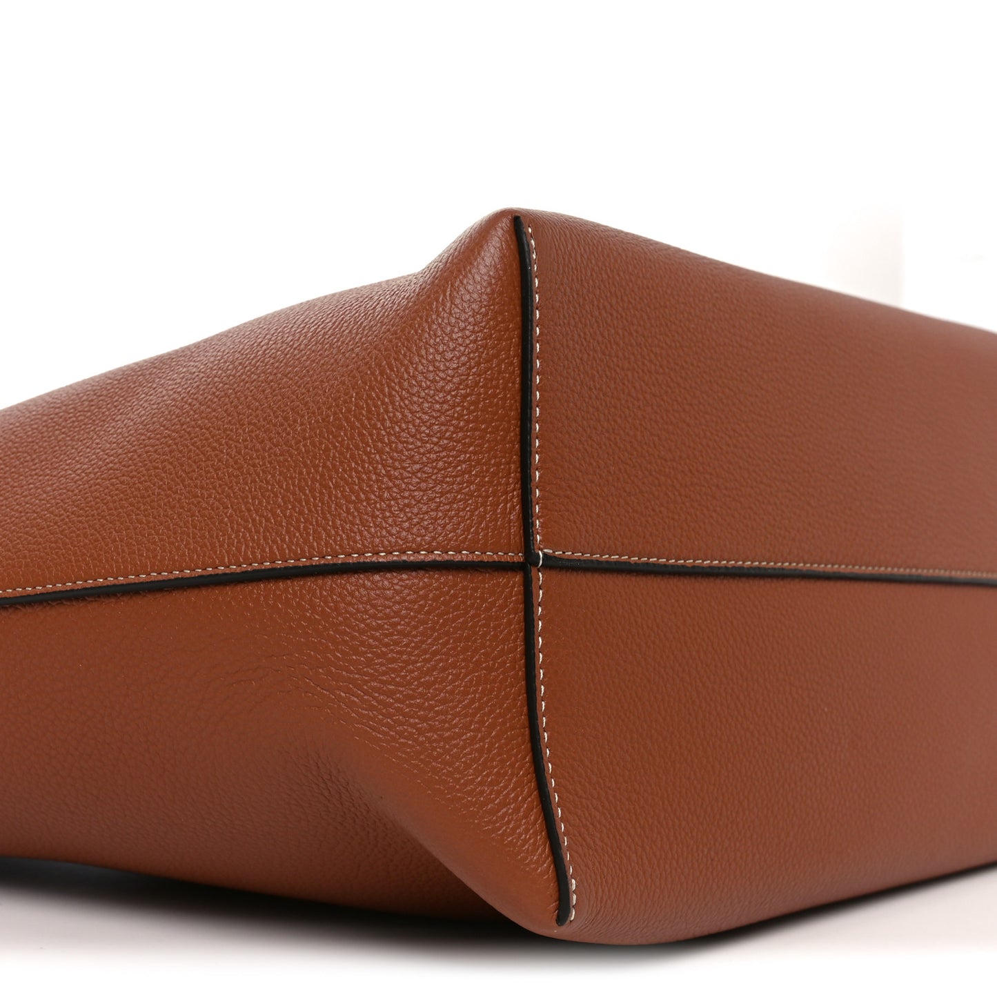 Grained Calfskin Triomphe Medium Cabas Anais Tan