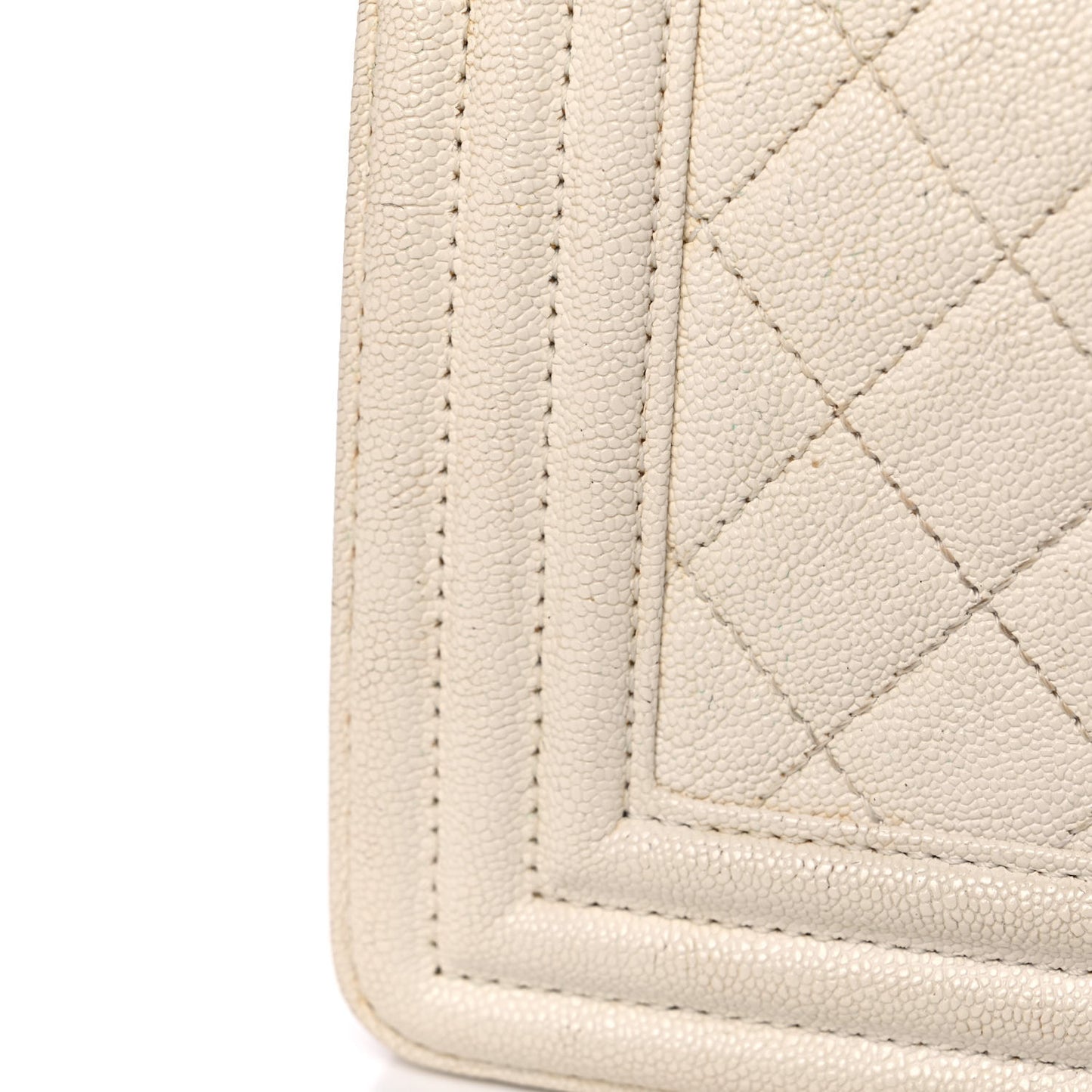 Caviar Quilted Medium Boy Flap White