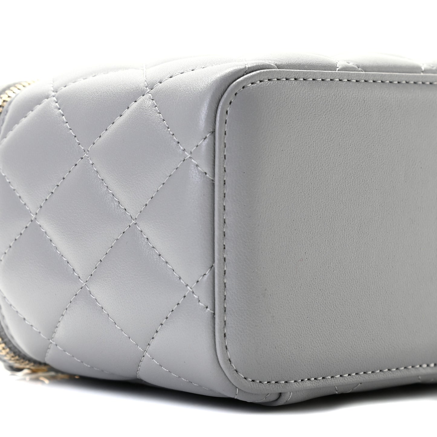 Lambskin Quilted Small Pearl Crush Vanity Case With Chain Grey