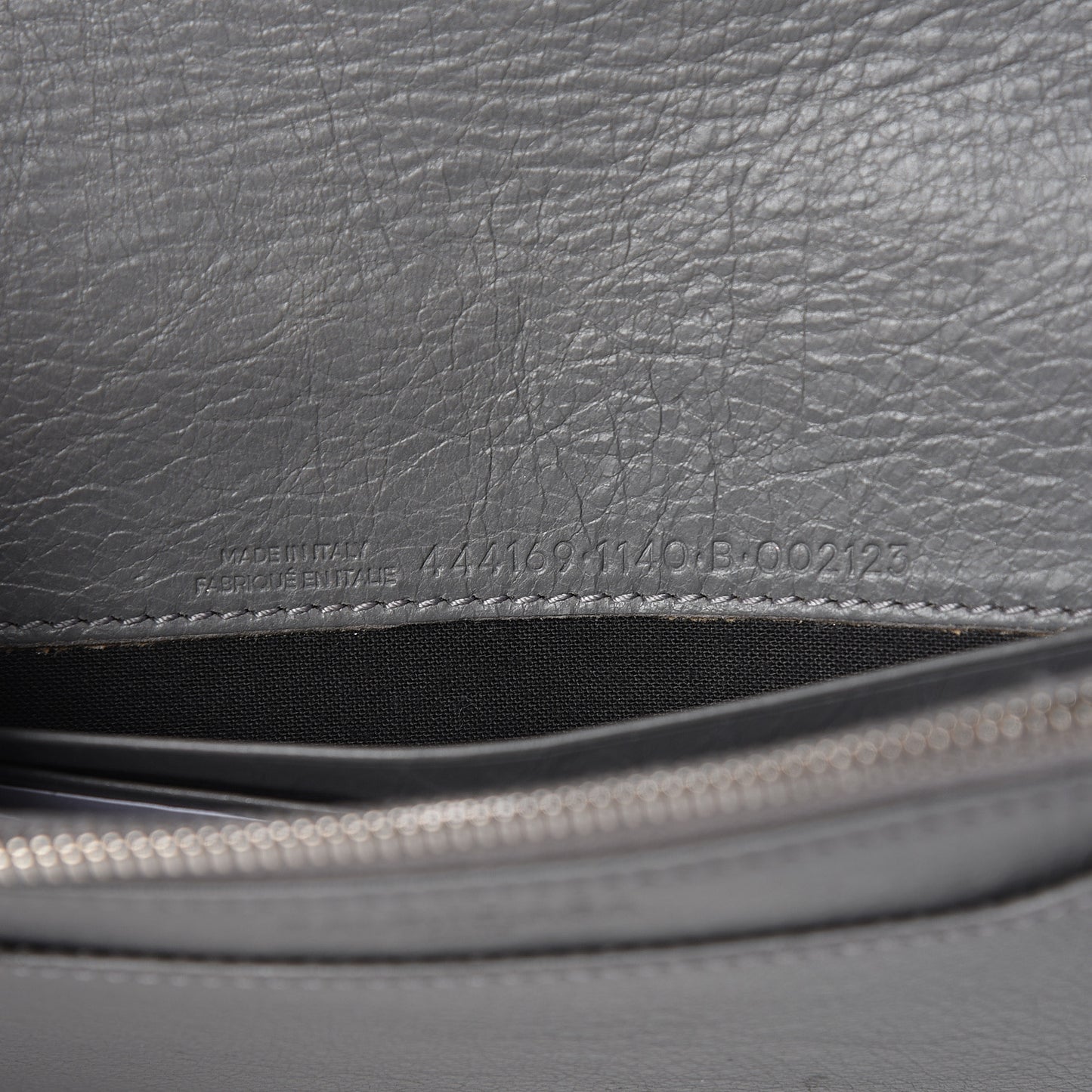 Agneau Silver Metallic Edge Hardware Wallet On Chain Grey