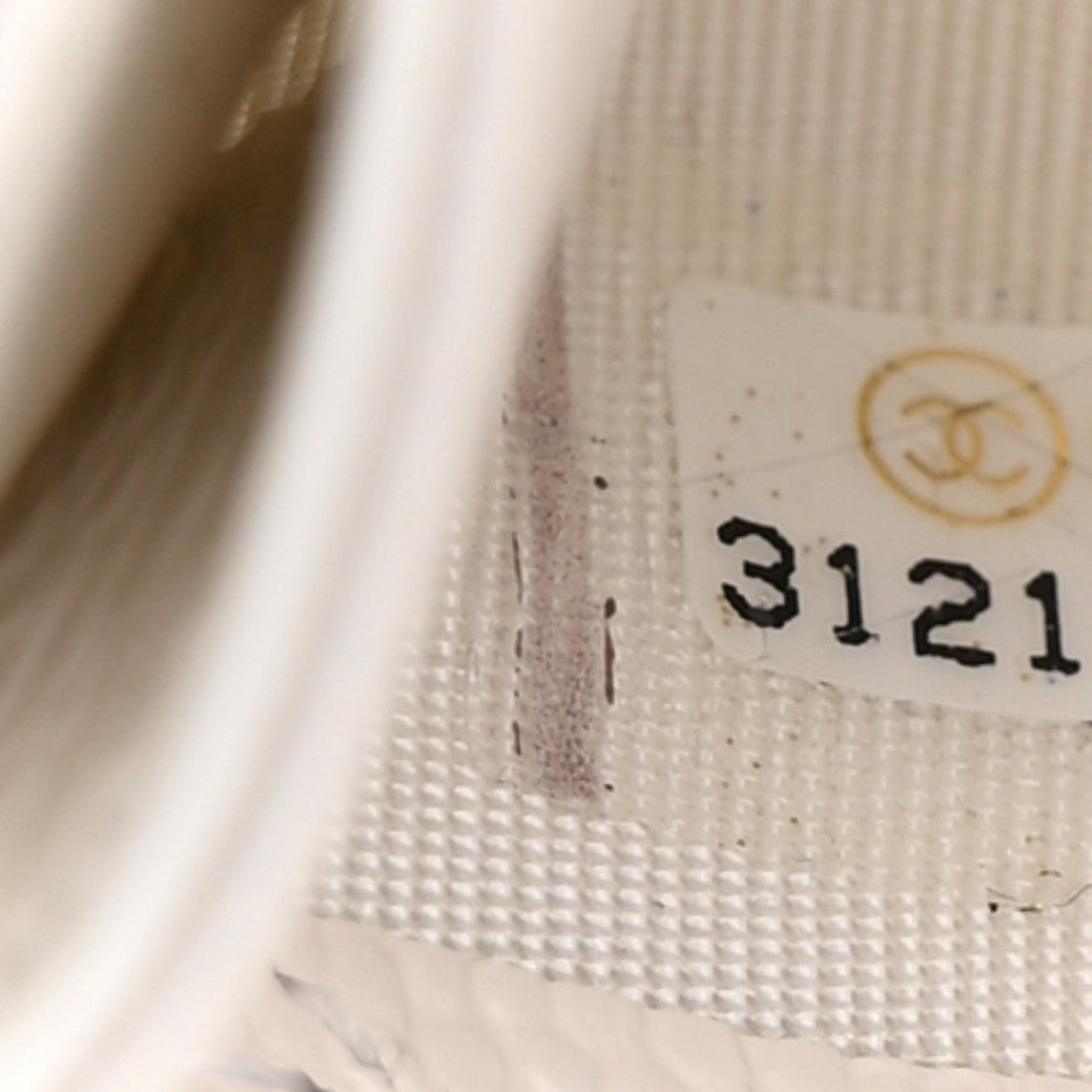 Chanel Caviar Quilted Card Holder White 8 of 10