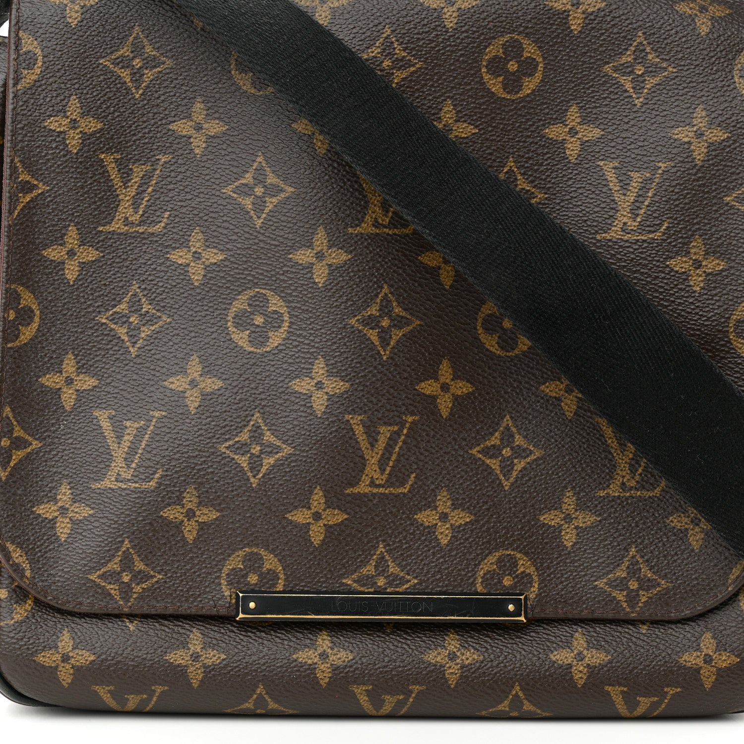 Louis Vuitton Monogram Macassar District PM 7 of 9