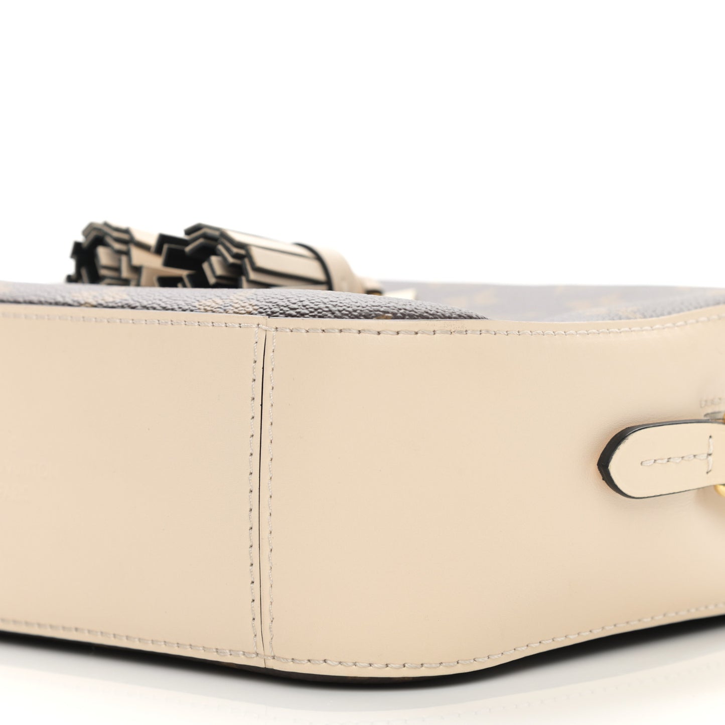 Monogram Saintonge Creme