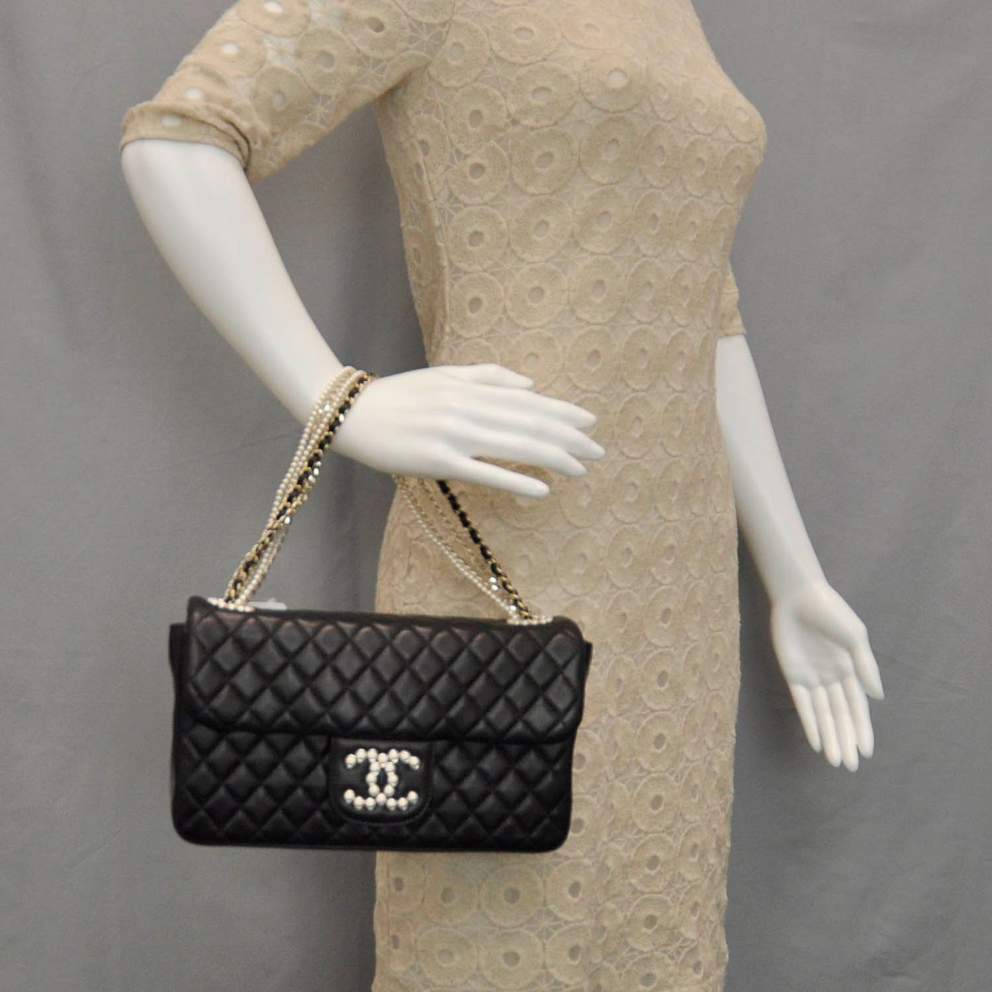 Lambskin Medium Westminster Pearl Flap Black