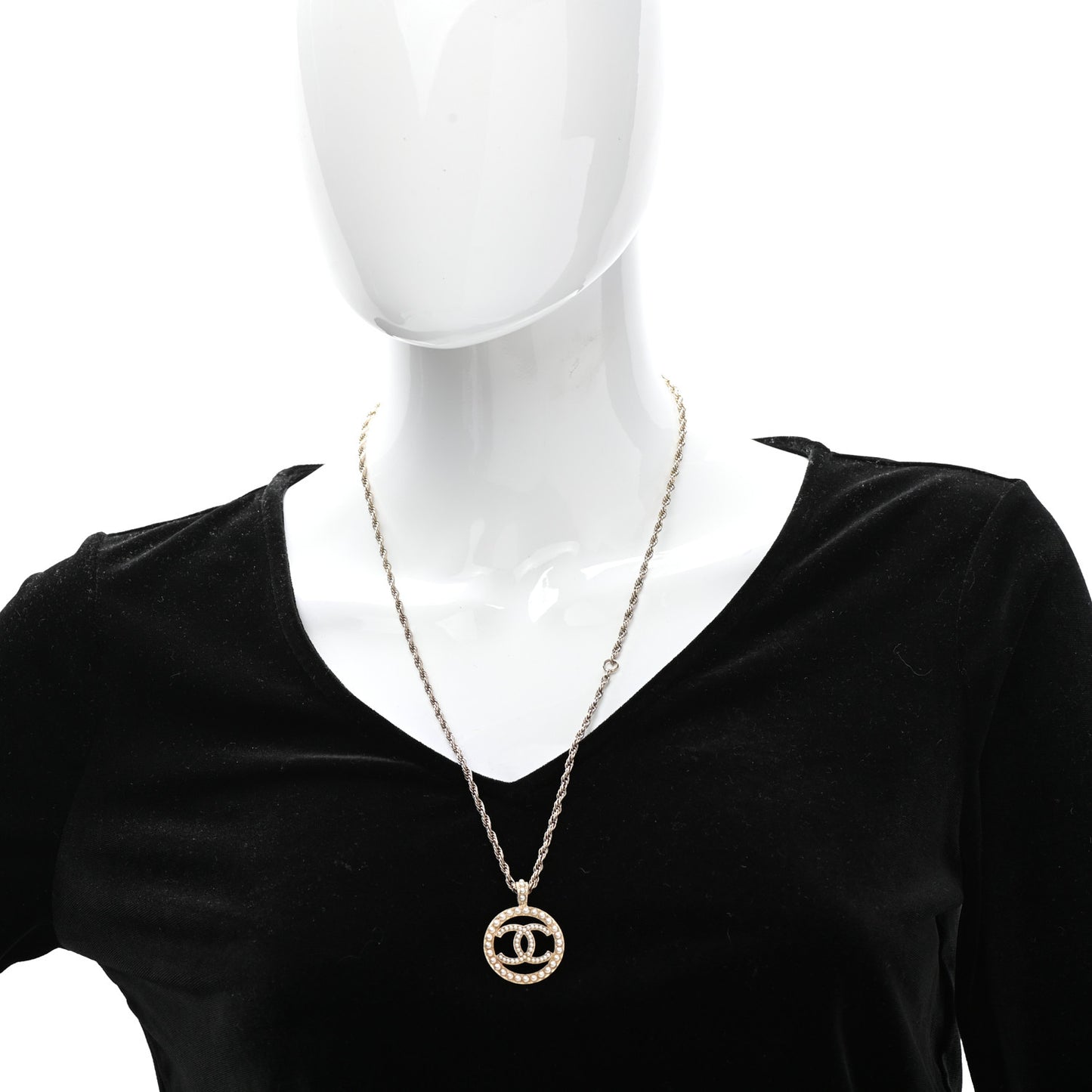 Pearl CC Round Pendant Necklace Gold