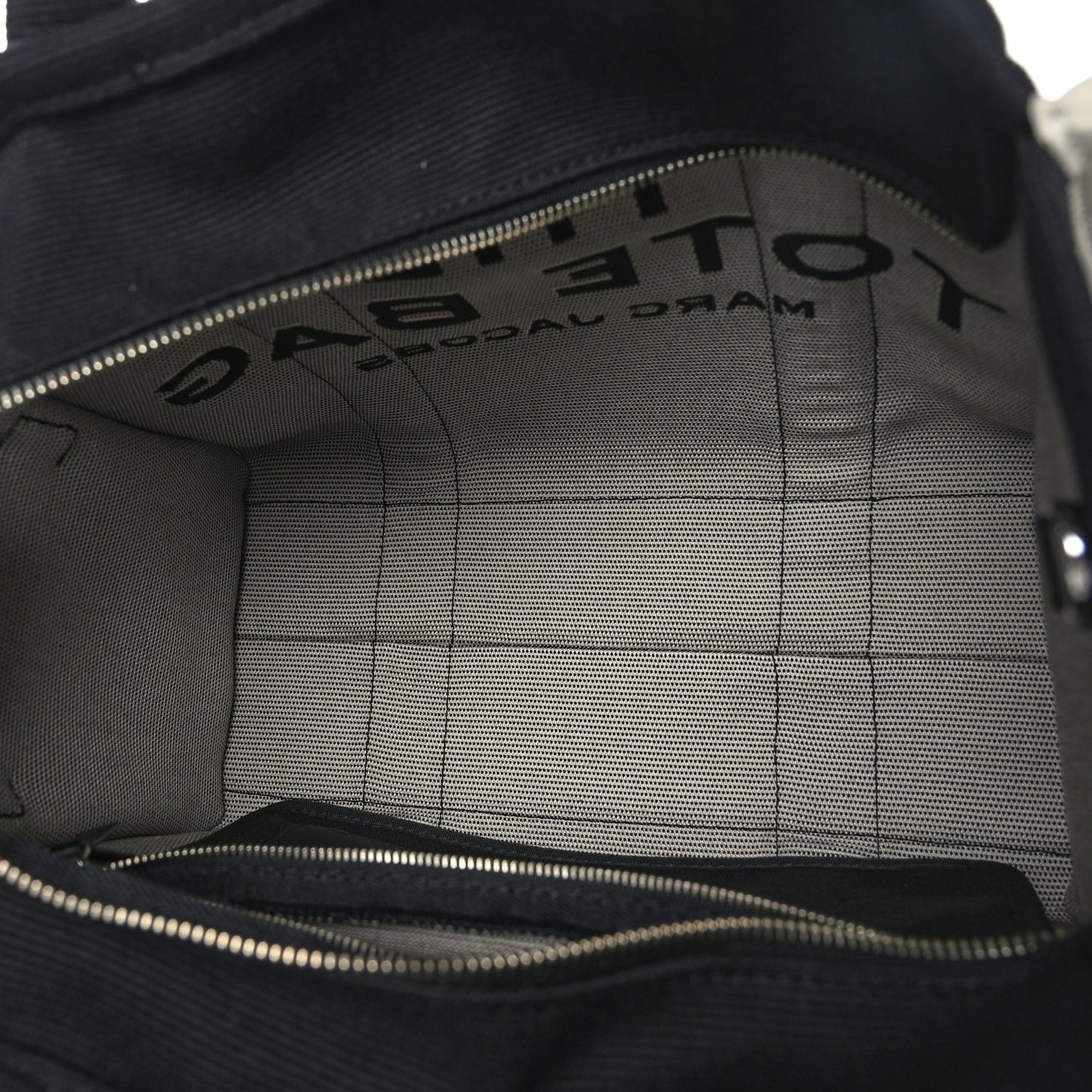 Jacquard Medium The Traveler Tote Bag Black
