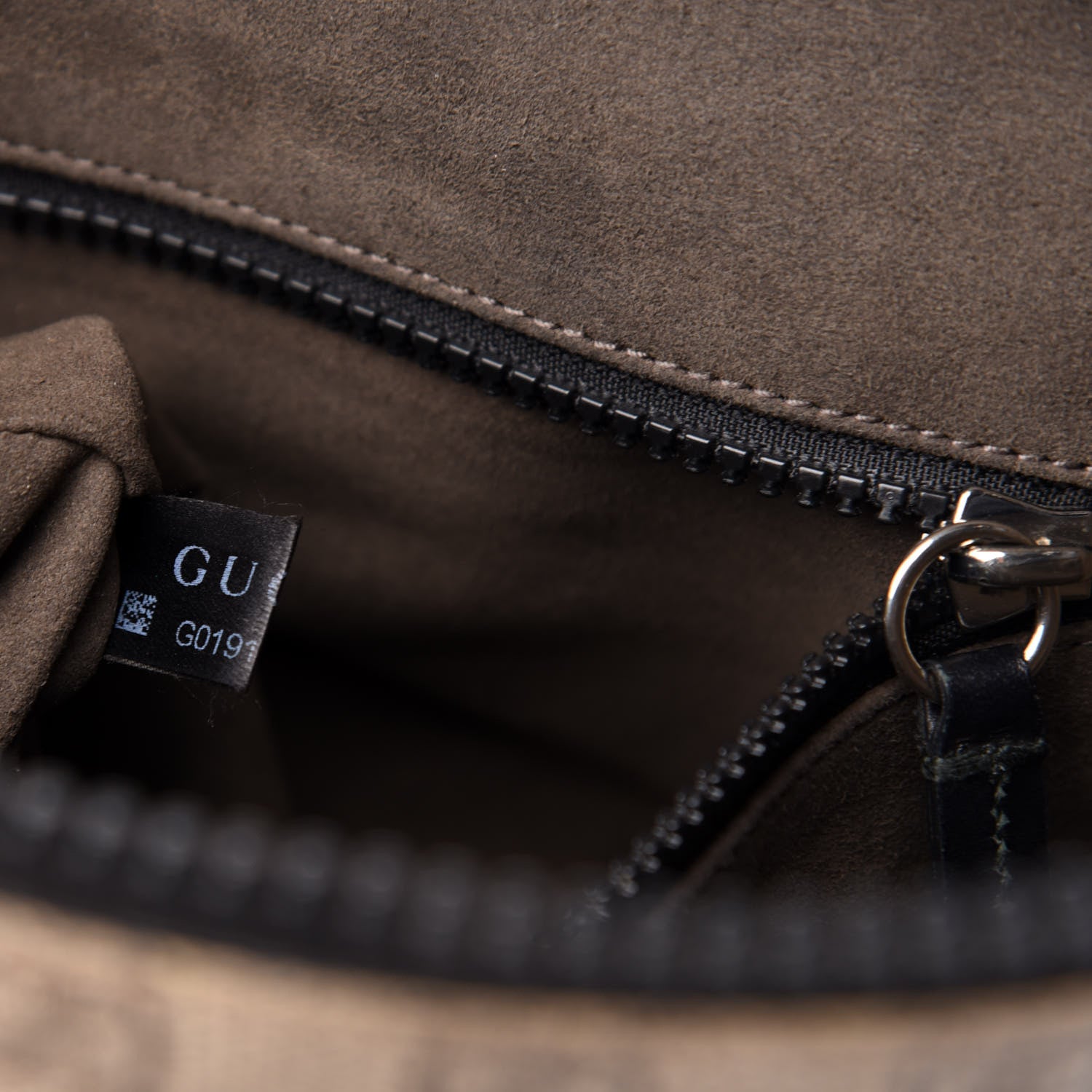 Gucci GG Supreme Monogram Flat Messenger Bag Black 8 of 16