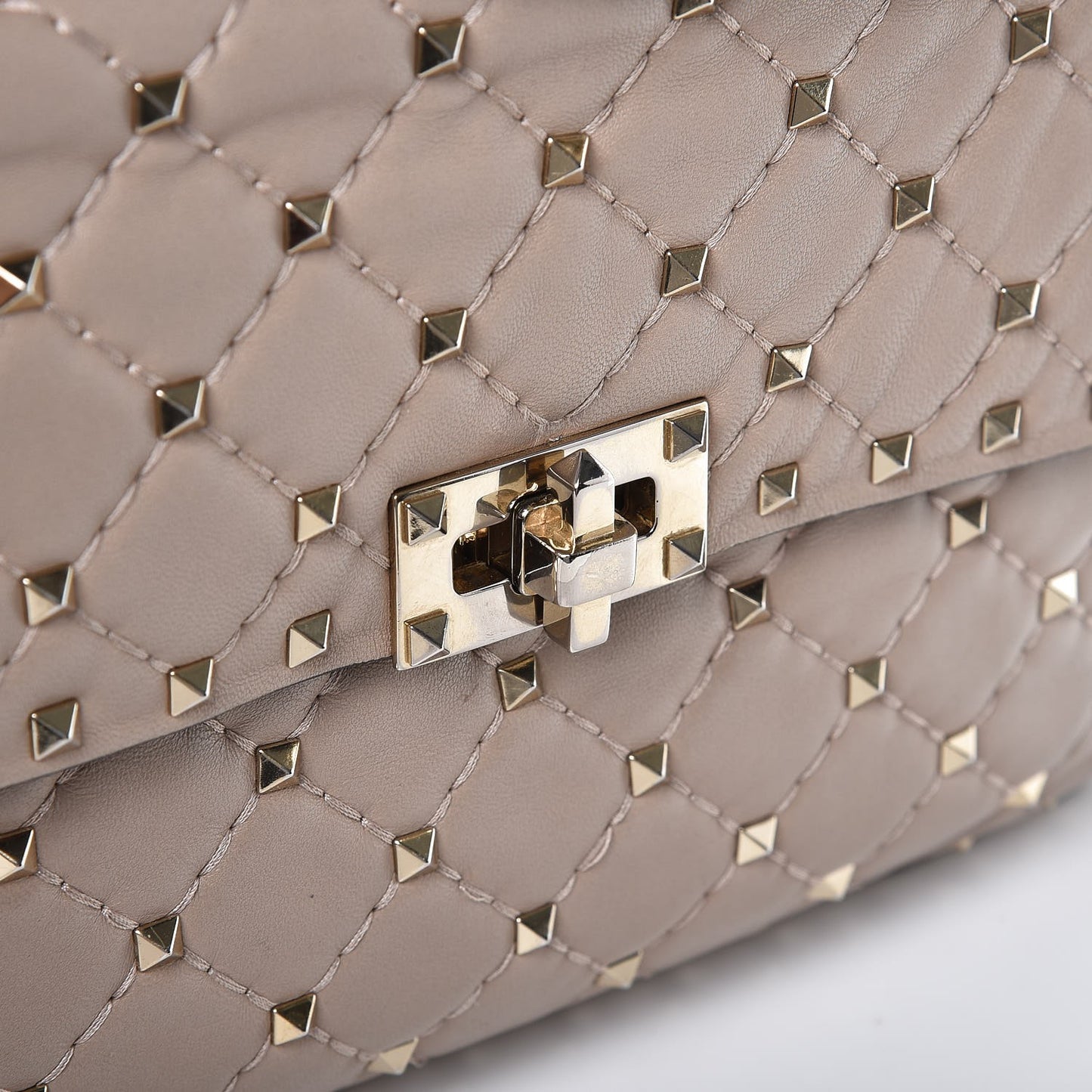Lambskin Medium Rockstud Spike Shoulder Bag Poudre