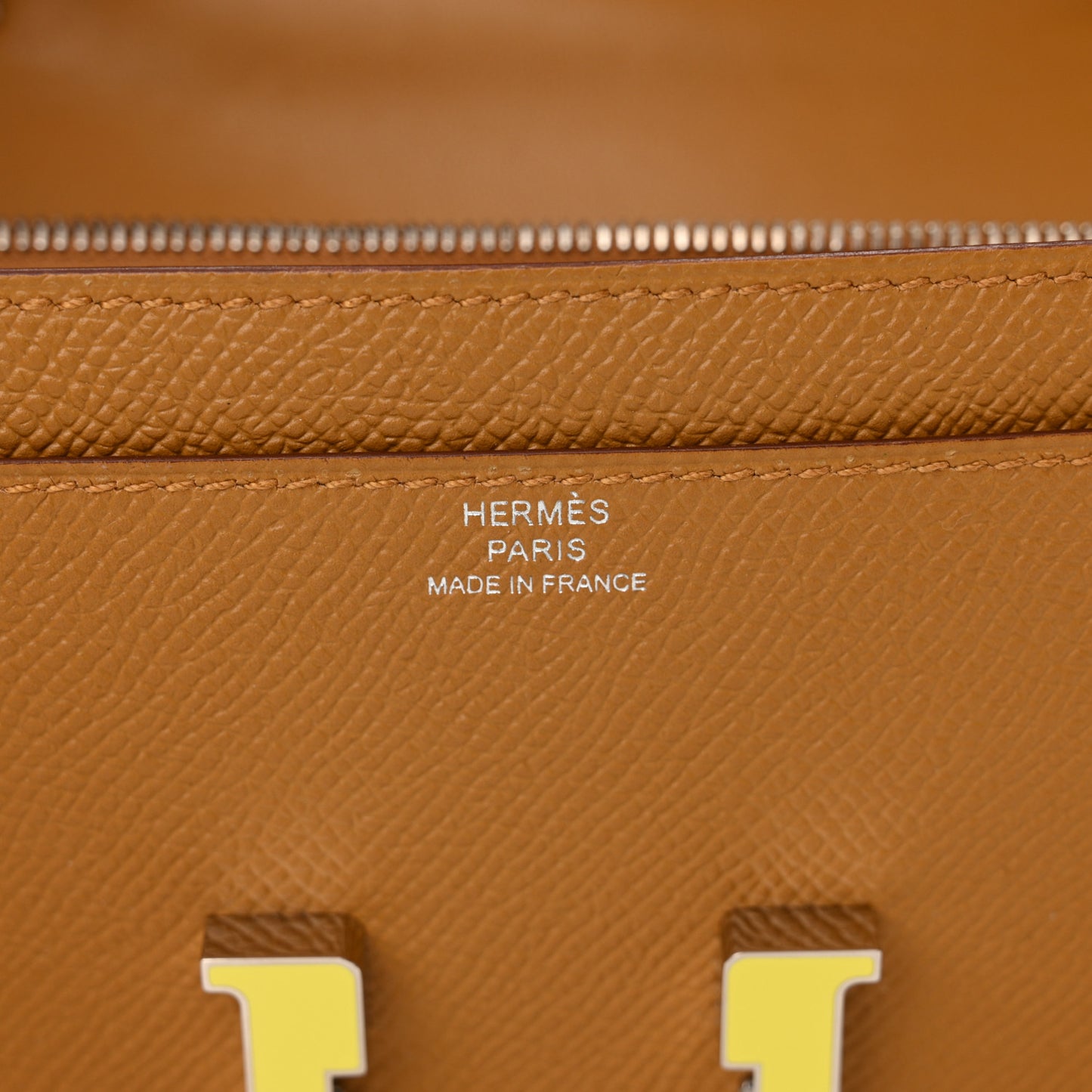 Epsom Enamel Constance Wallet To Go Sesame Lime