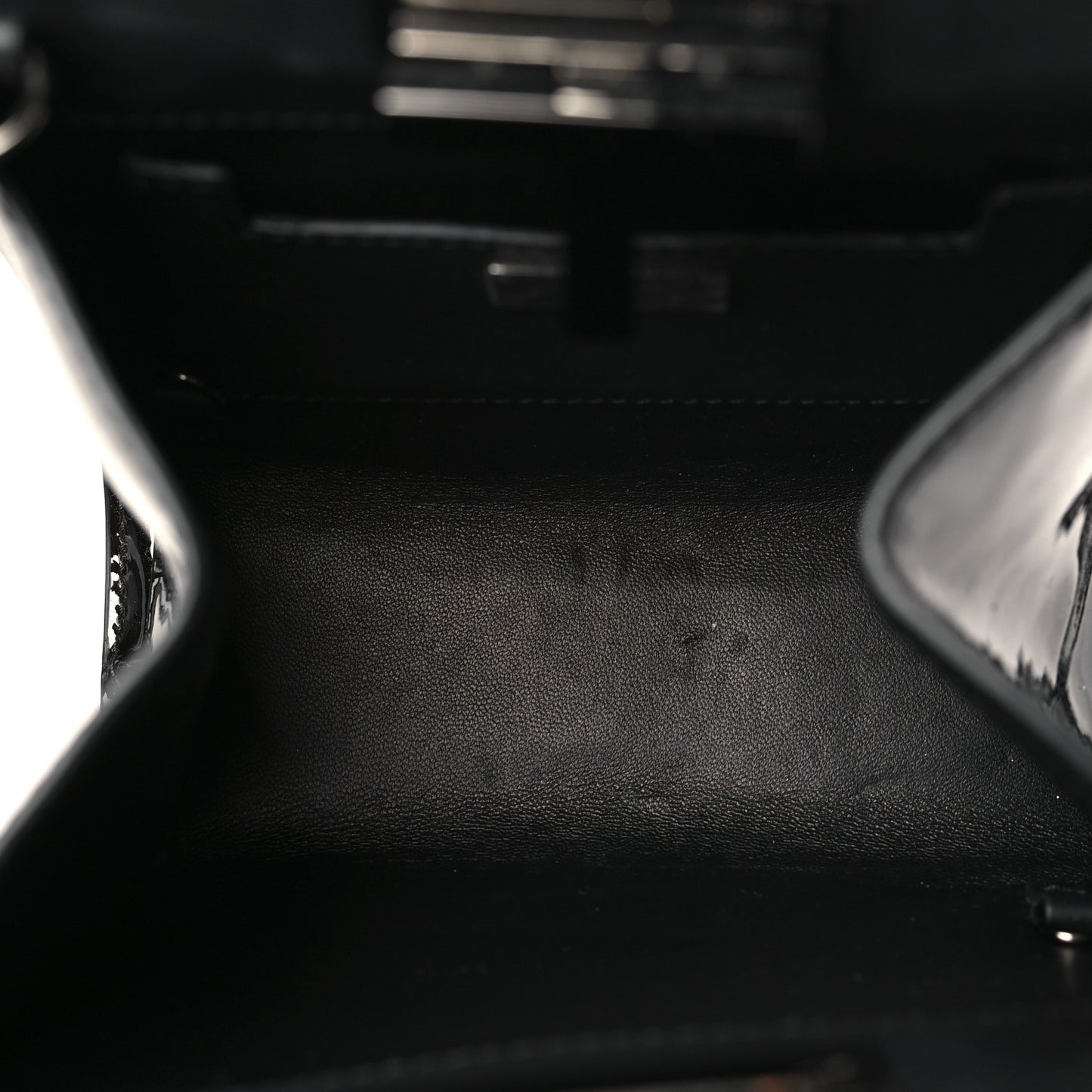 Patent Cosmo T Lock Chain Bag Black