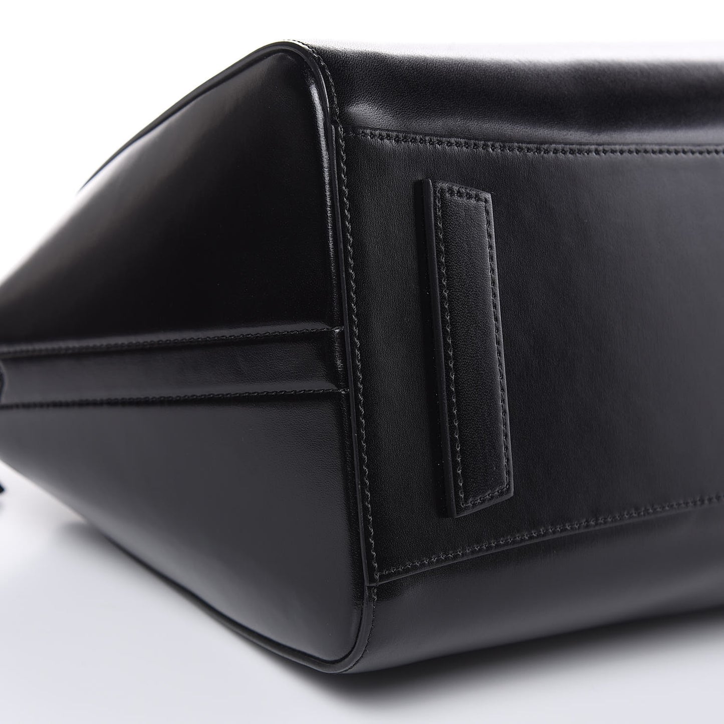 Shiny Lord Calfskin Medium Antigona Black