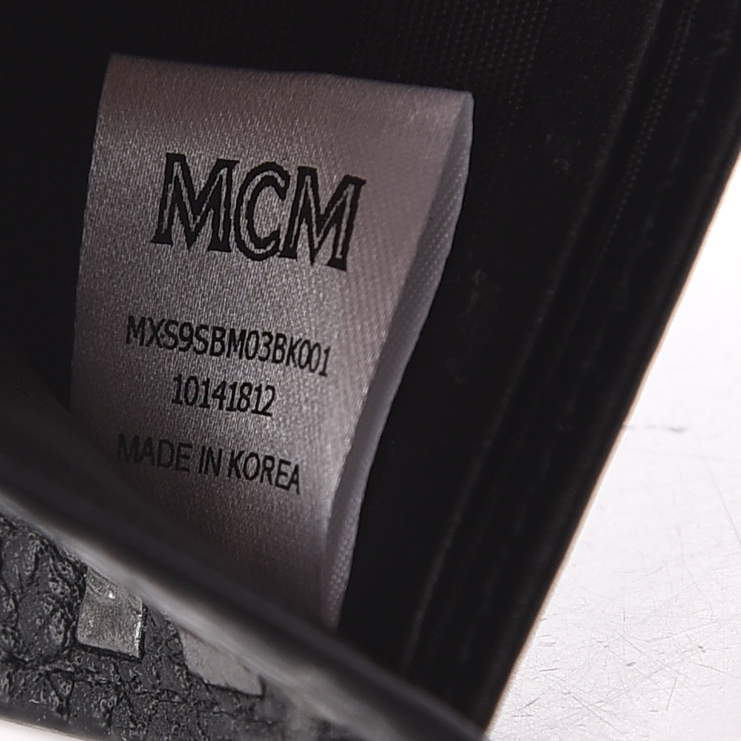 MCM Grained Calfskin Logo Bi-Fold Wallet Black 8 of 9