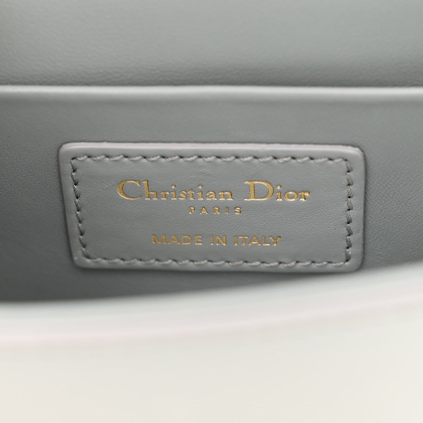 Box Calfskin 30 Montaigne Box Bag Gray