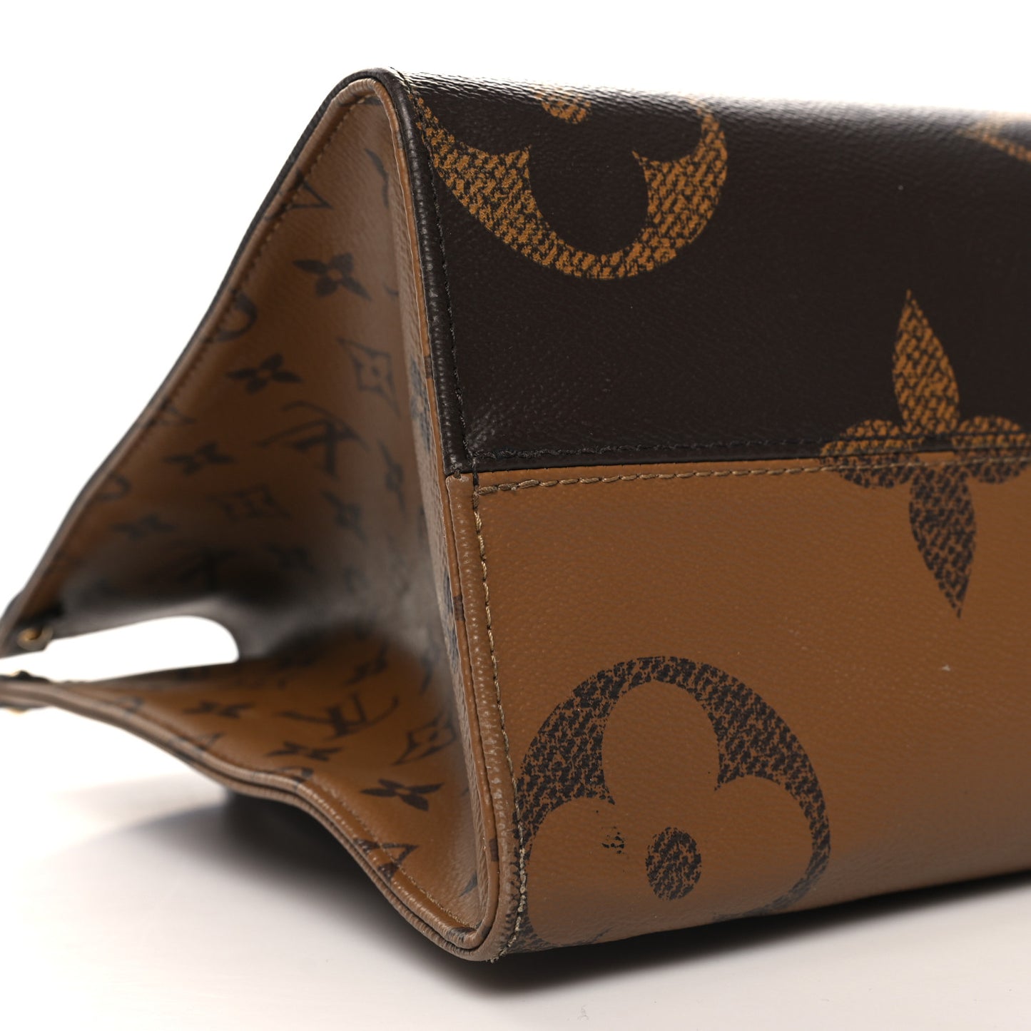 Reverse Monogram Giant Onthego MM