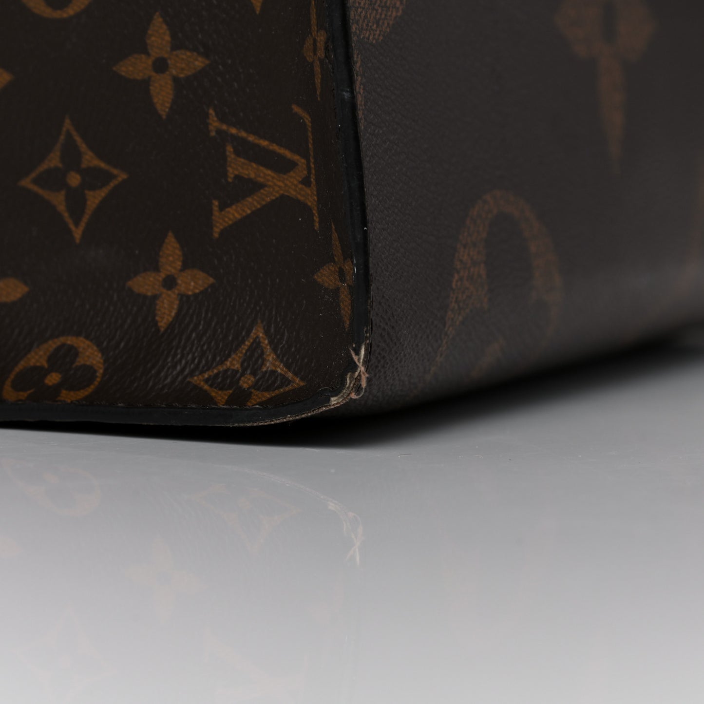 Reverse Monogram Giant Onthego GM