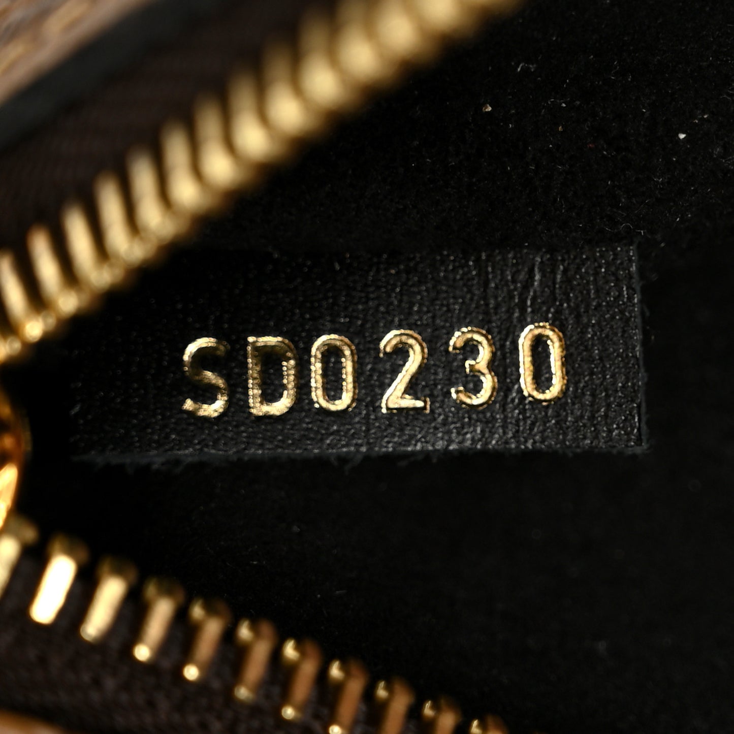 Reverse Monogram Pochette Metis