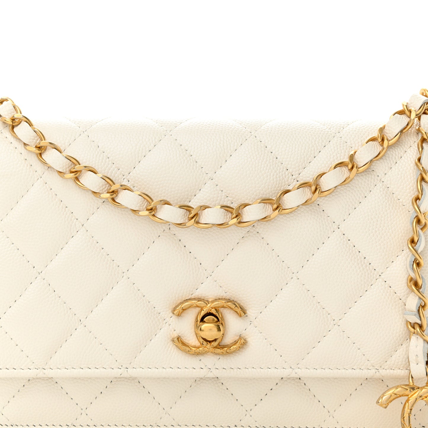 Pearly Caviar Quilted Fit For You Wallet On Chain WOC White