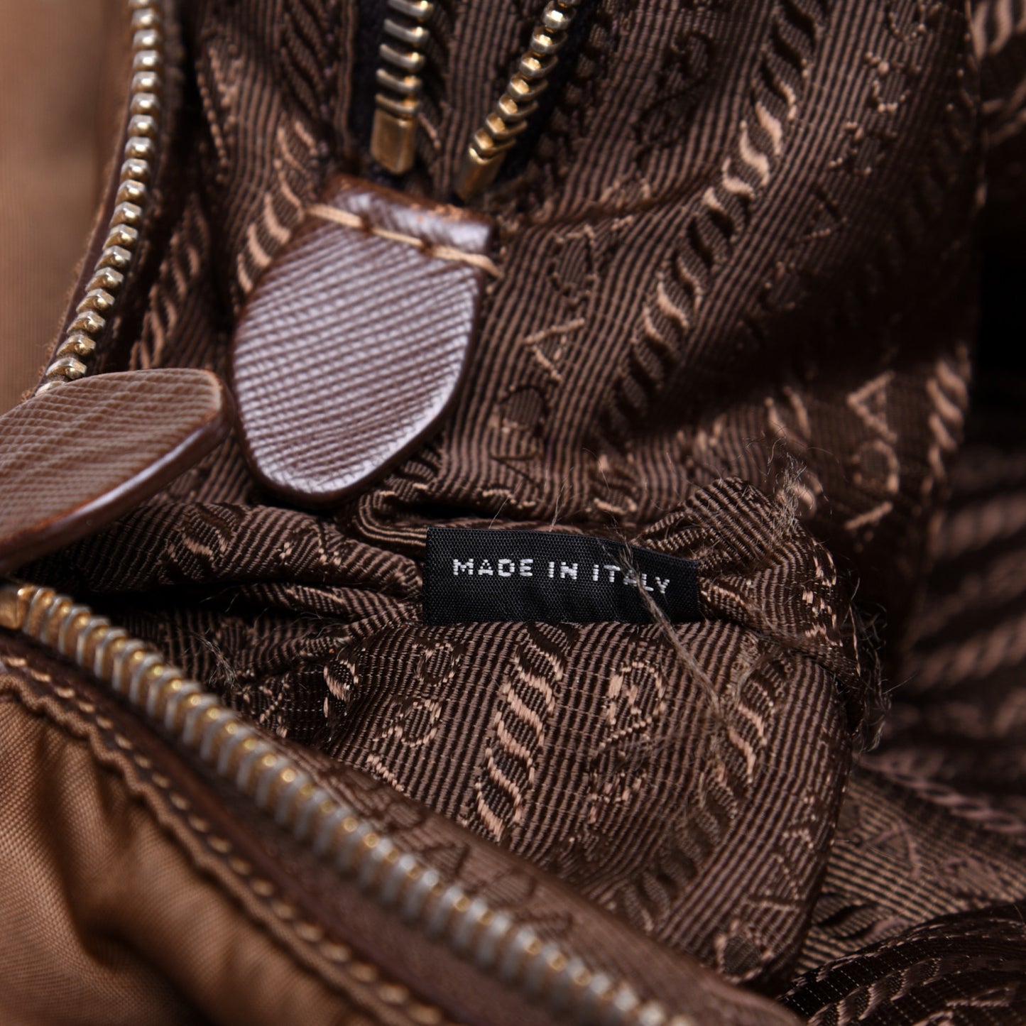 Saffiano Tessuto Nylon Tote Corinto