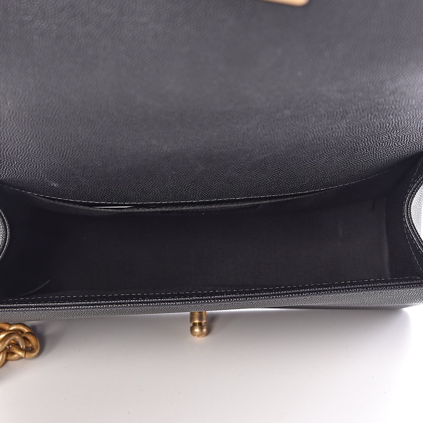 Caviar Quilted Medium Boy Flap Black