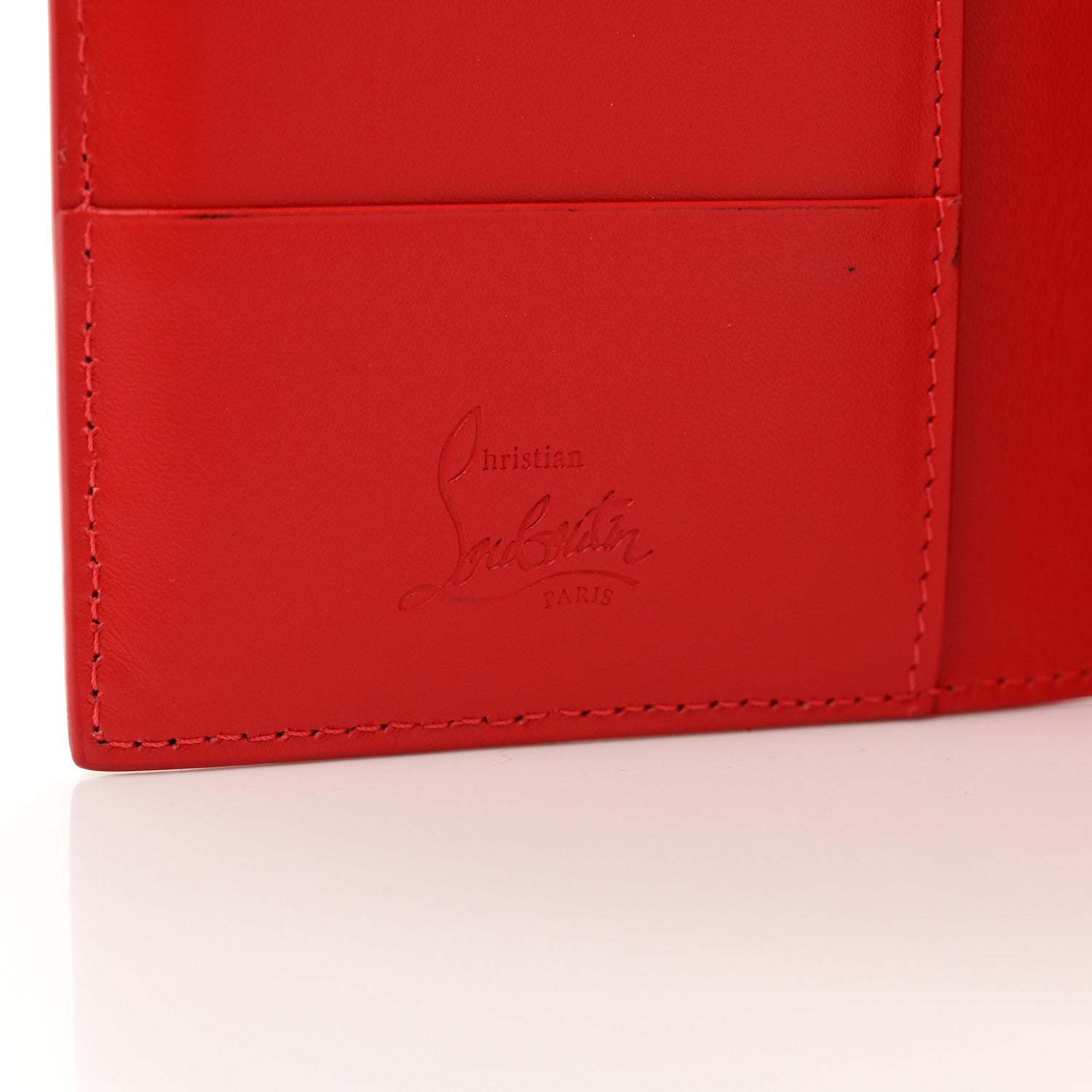 【中古品】Christian Louboutin ケース(正規品　箱あり) Christian Louboutin Calfskin Studded Loubipass Passport Holder