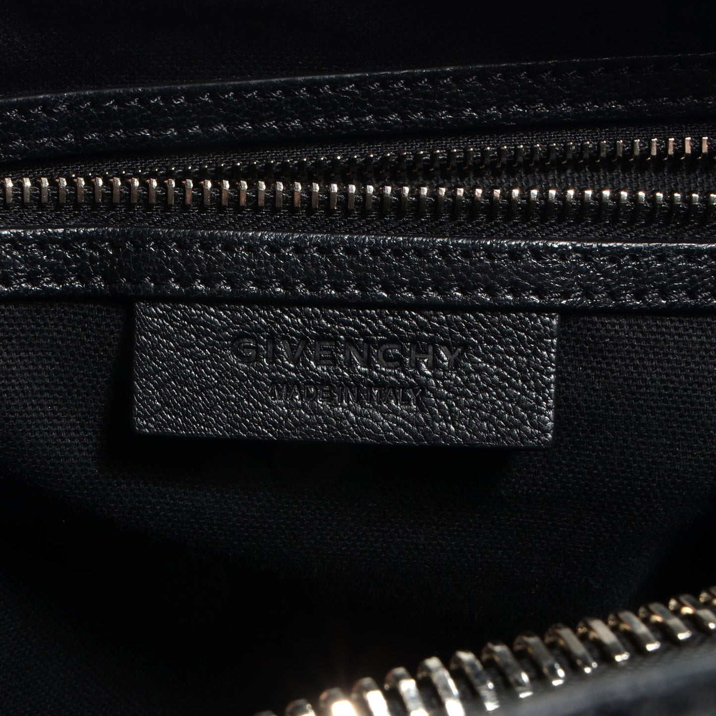 Sugar Goatskin Medium Antigona Black