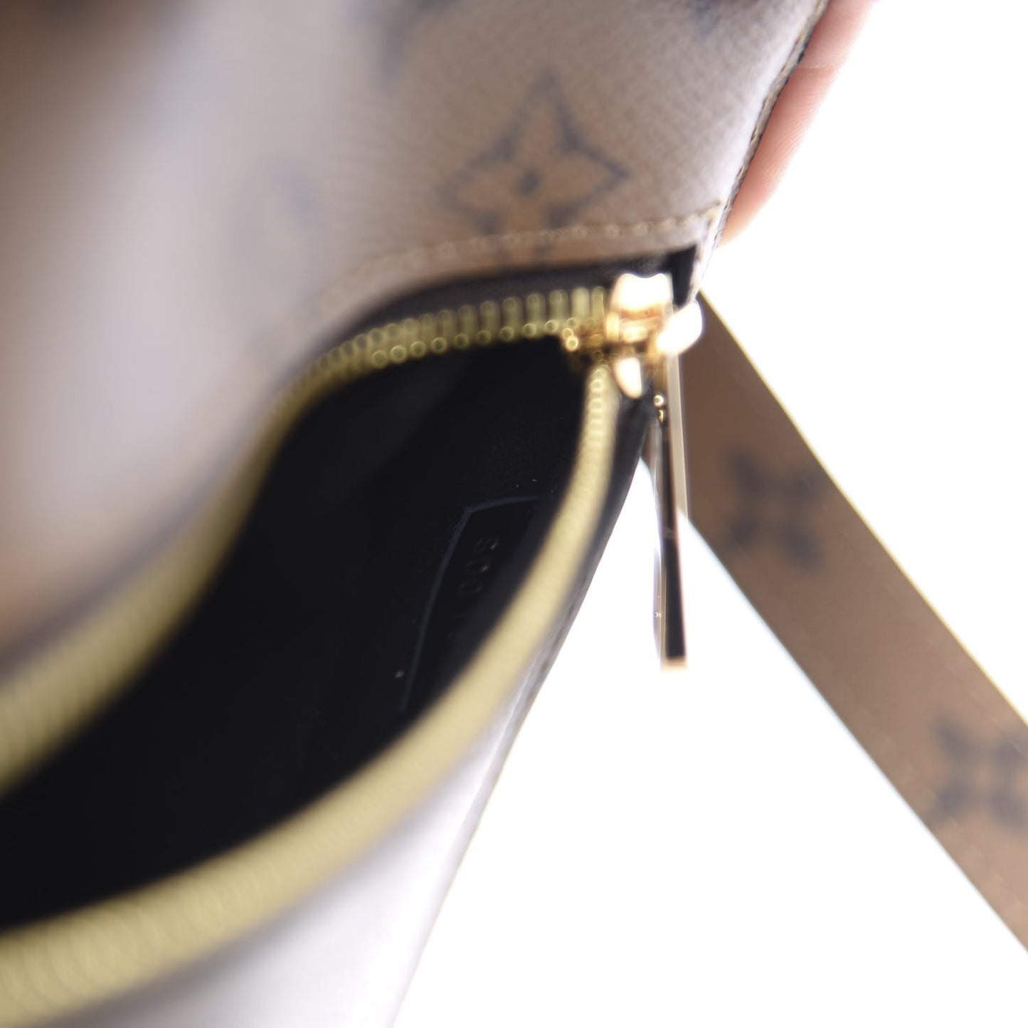 Reverse Monogram Pochette Metis