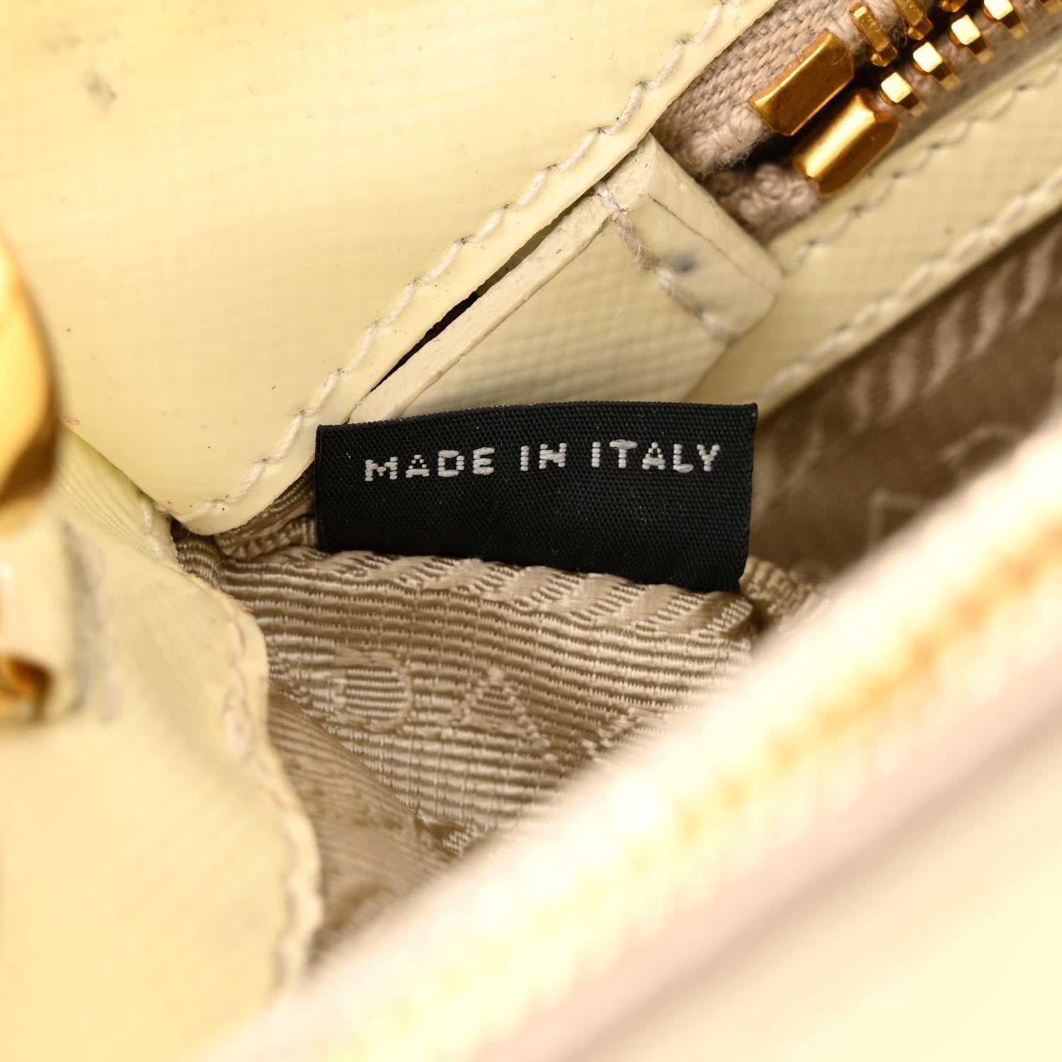Prada Saffiano Vernice Mini Galleria Double Zip Tote Bianco 7 of 17