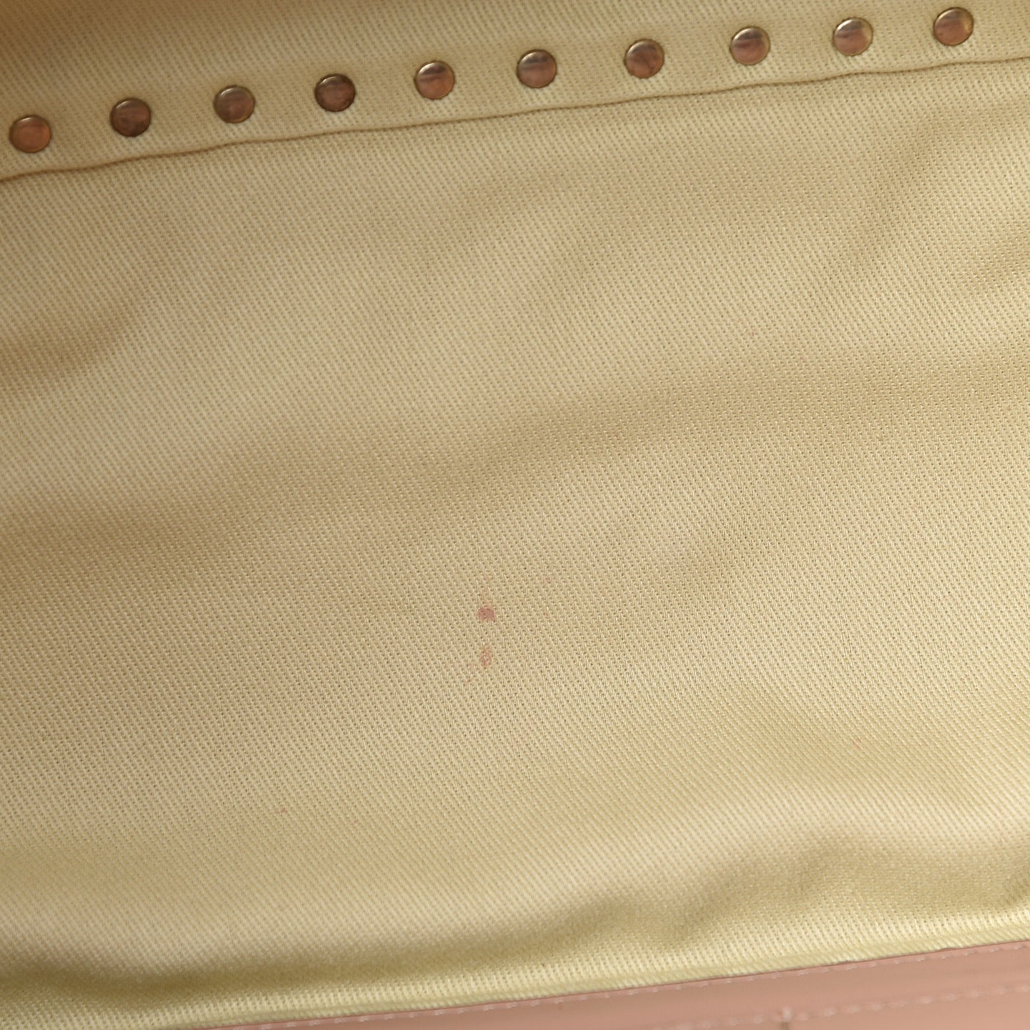 Vitello Medium Rockstud Tote Soft Noisette