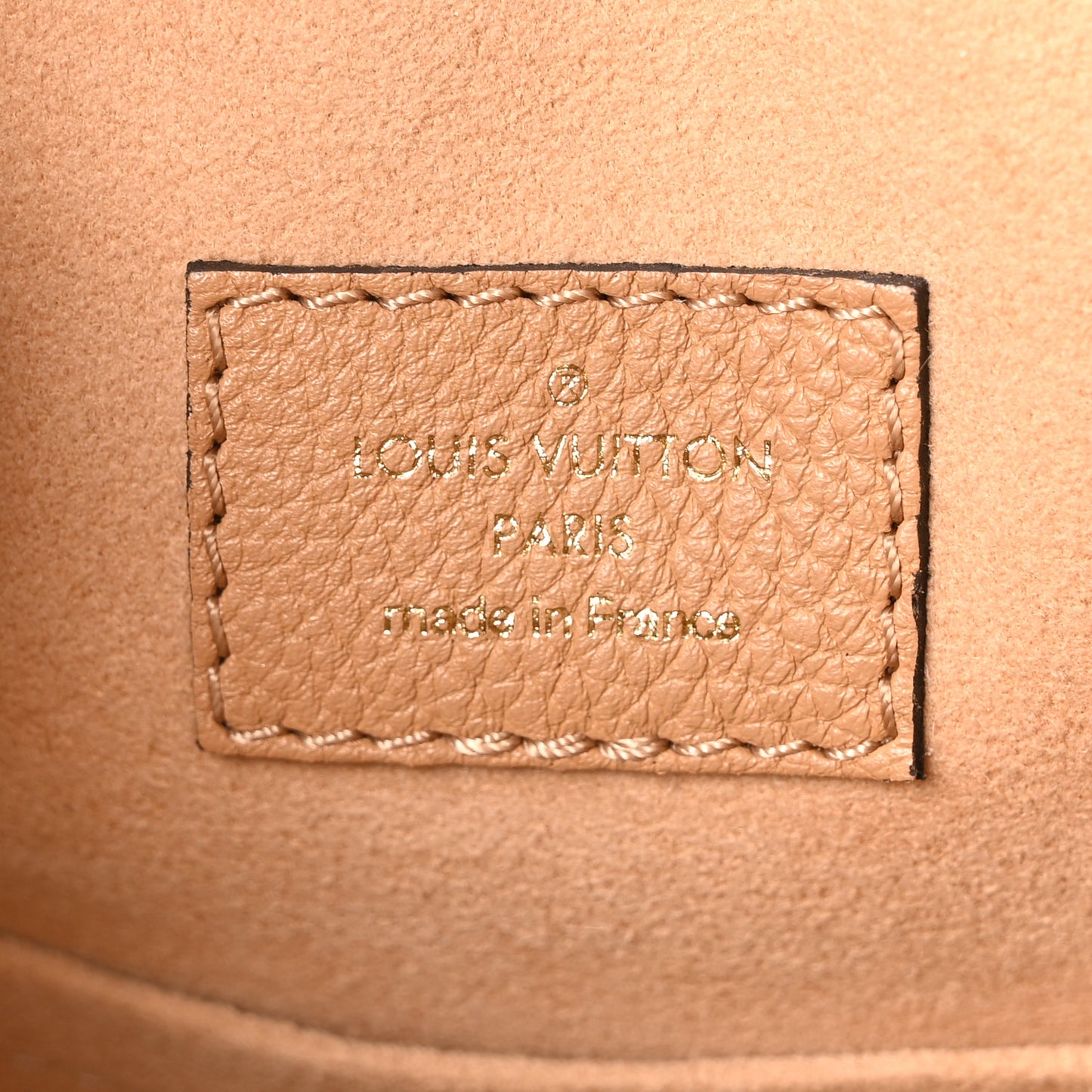 Calfskin Lockme Bucket MM Arizona Beige