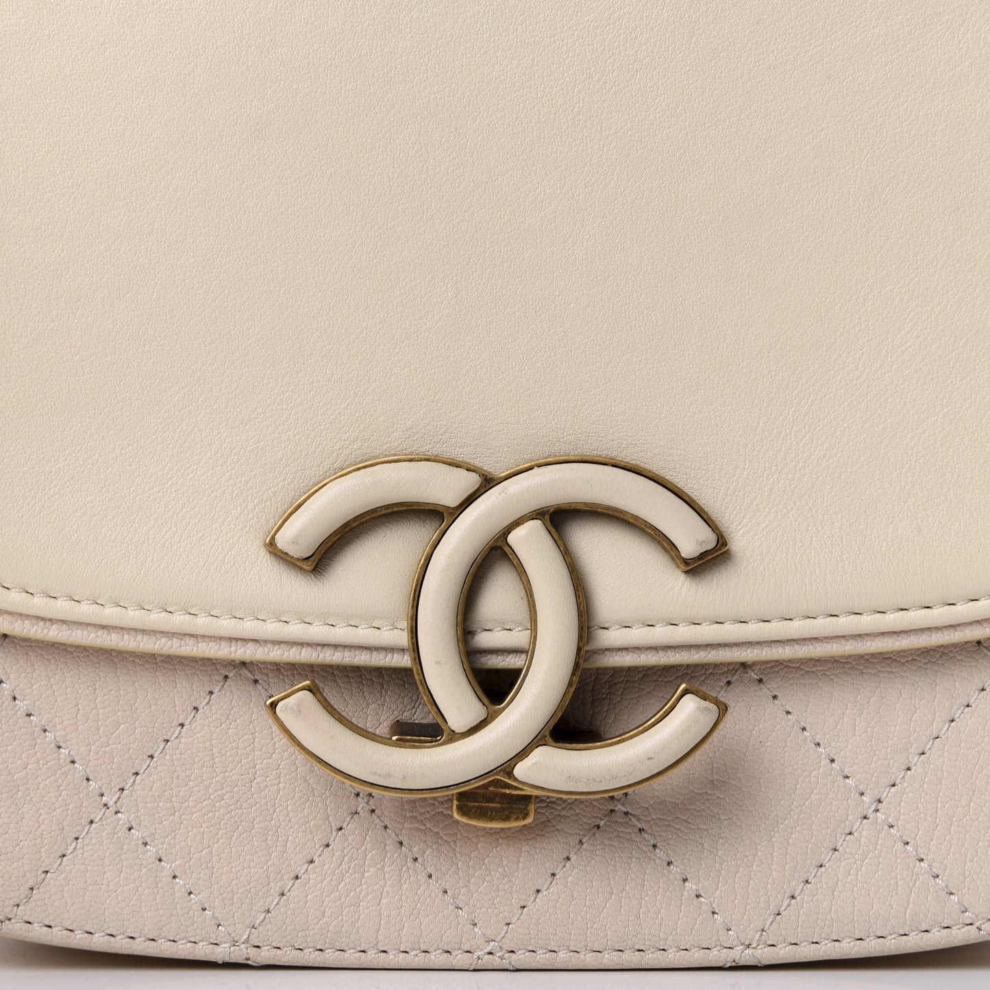 Shiny Calfskin Goatskin Quilted Medium Coco Curve Messenger Flap White