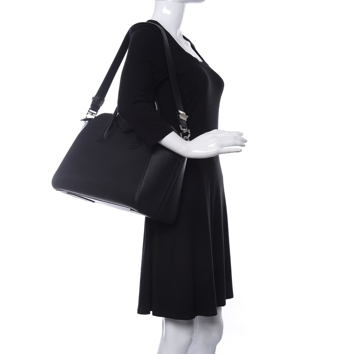 Sugar Goatskin Medium Antigona Black