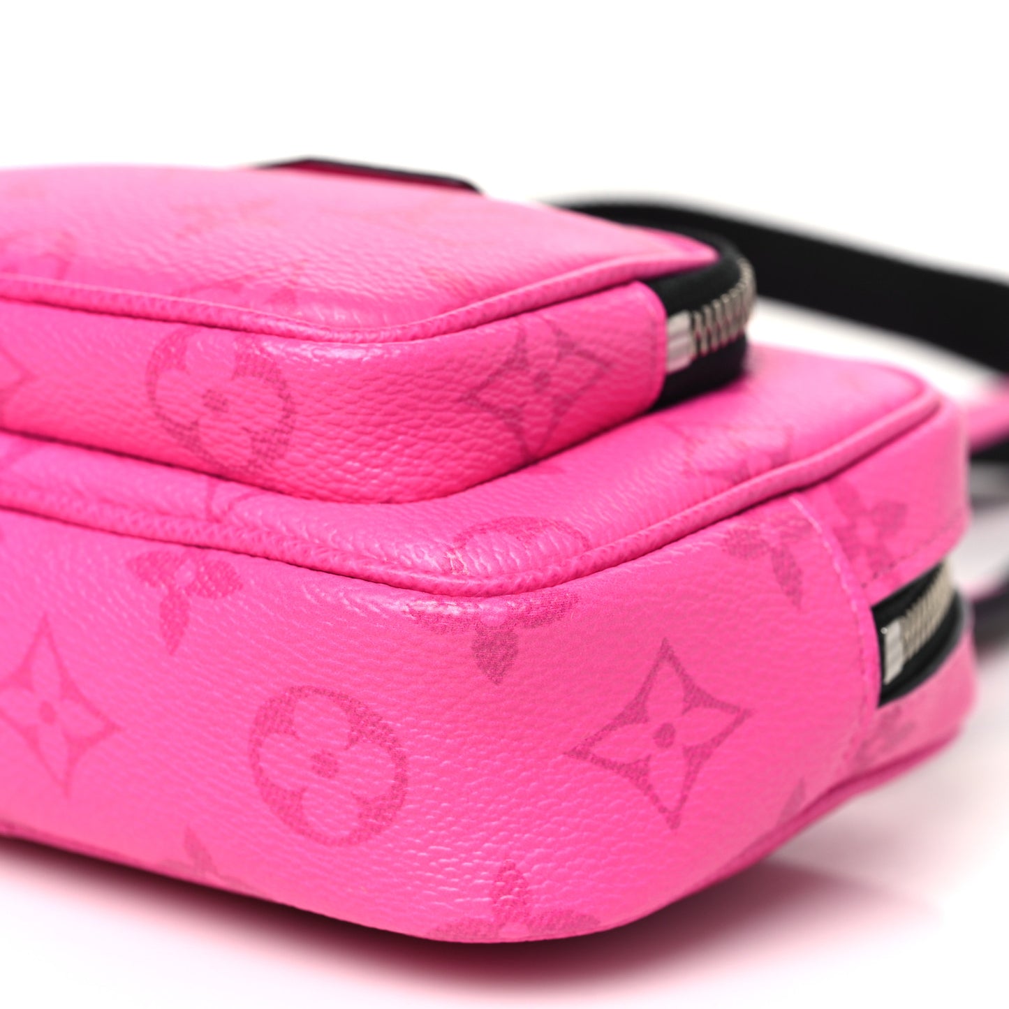 Taigarama Outdoor Pouch Fuchsia