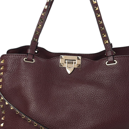 Valentino Garavani Pebbled Calfskin Medium Rockstud Tote Rubin 7 of 9