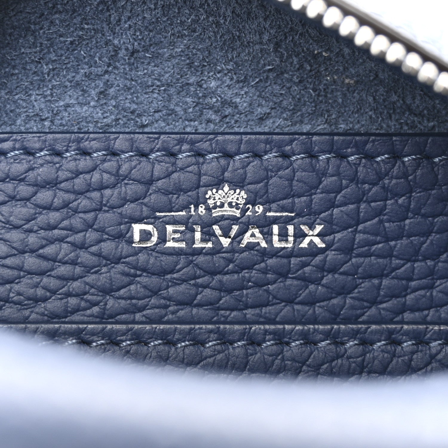 【美品】DELVAUX ケース ラウンド レザー メタリックブルー ポーチ Delvaux Taurillon Soft Nano Cool Box Colvert 1751240 – FASHIONPHILE