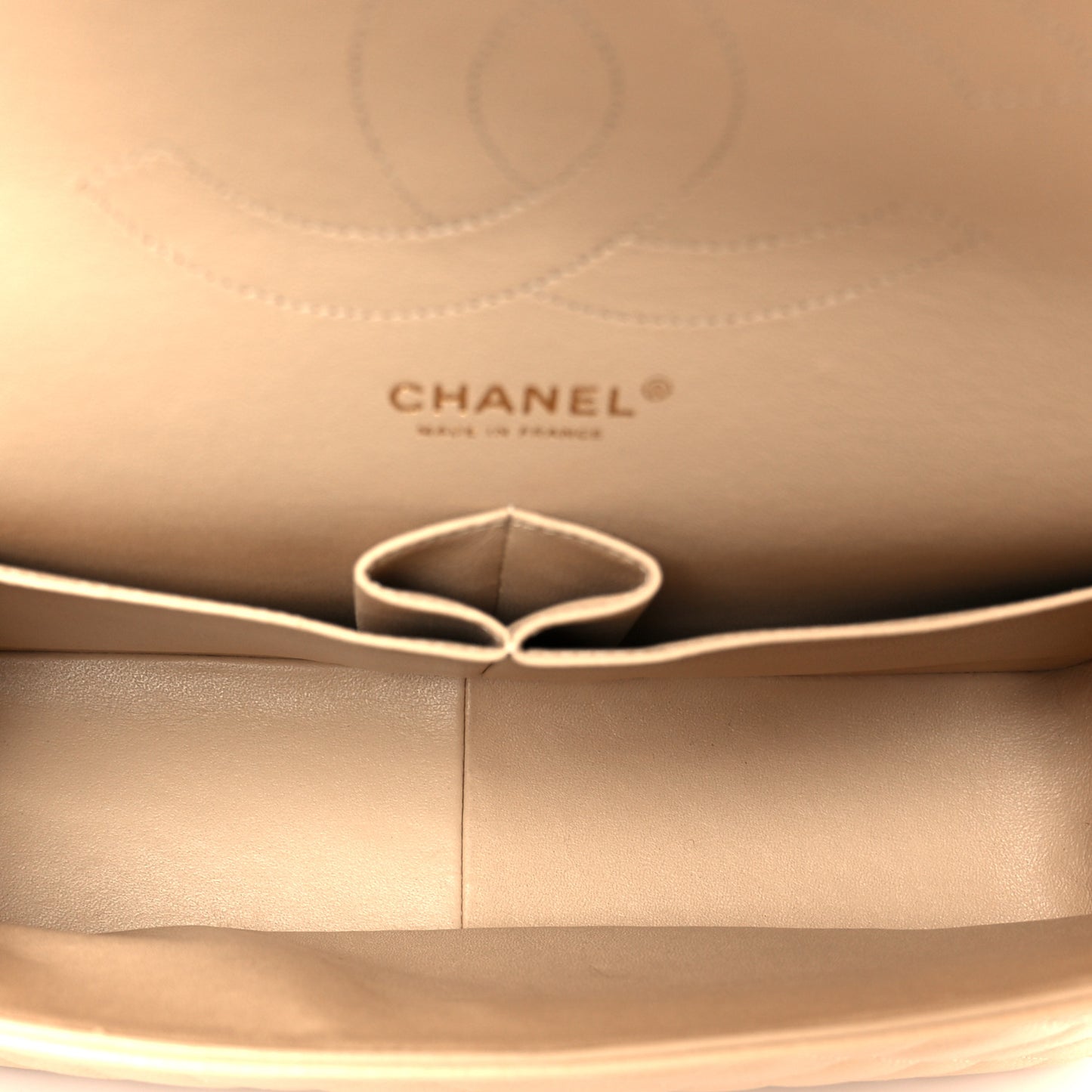 Caviar Quilted Jumbo Double Flap Beige Clair