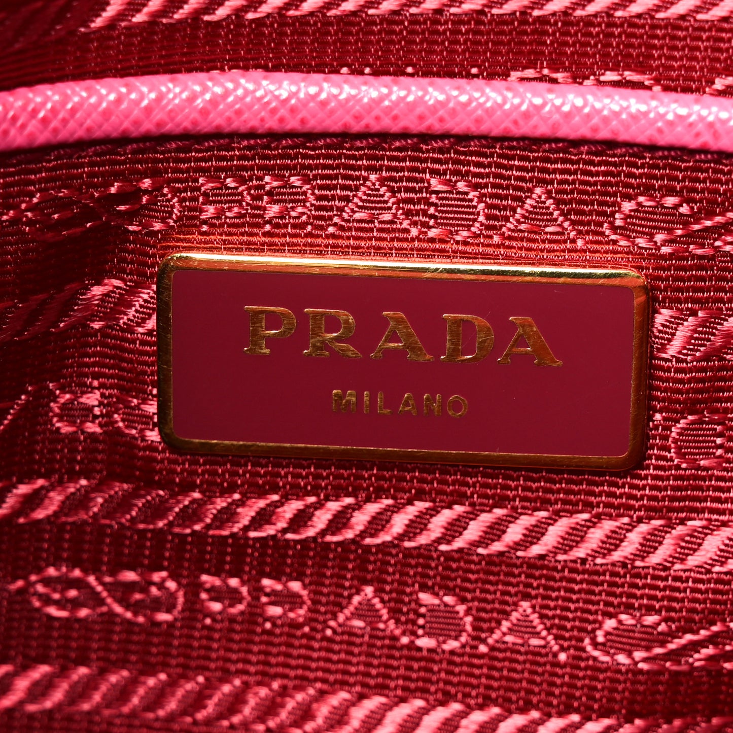 Saffiano Lux Medium Galleria Double Zip Tote Fuxia
