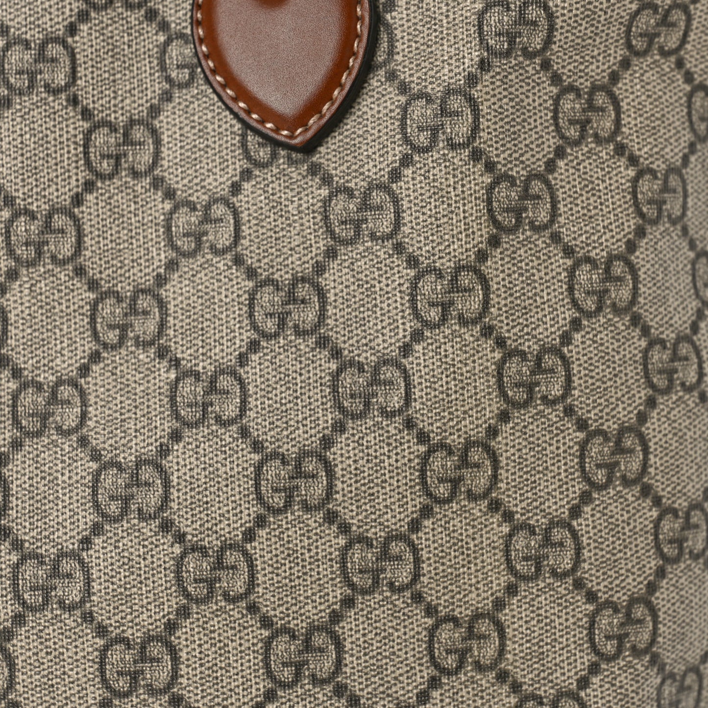 Soft GG Supreme Monogram Small Crossbody Tote Beige Cuir
