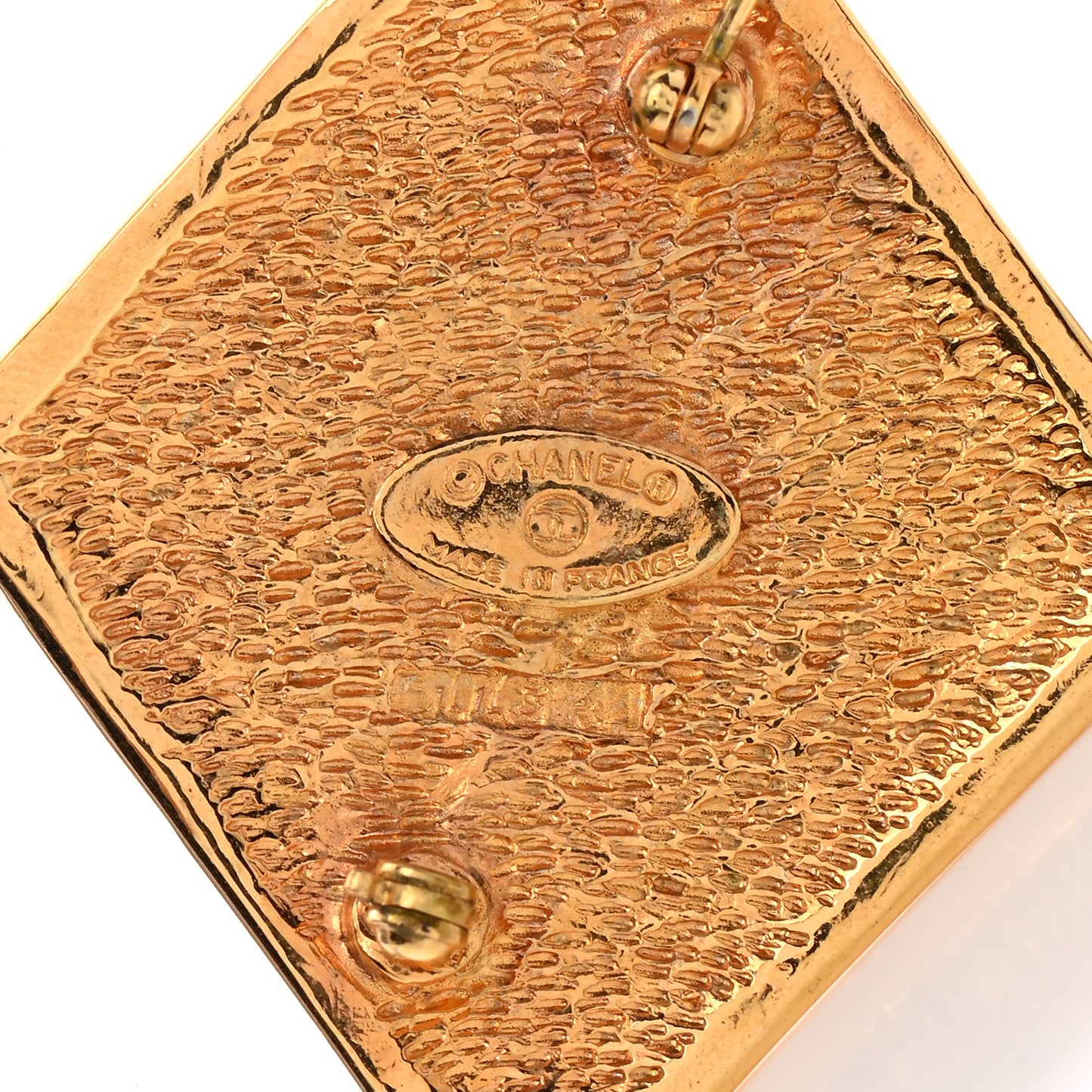 Metal CC Brooch Gold