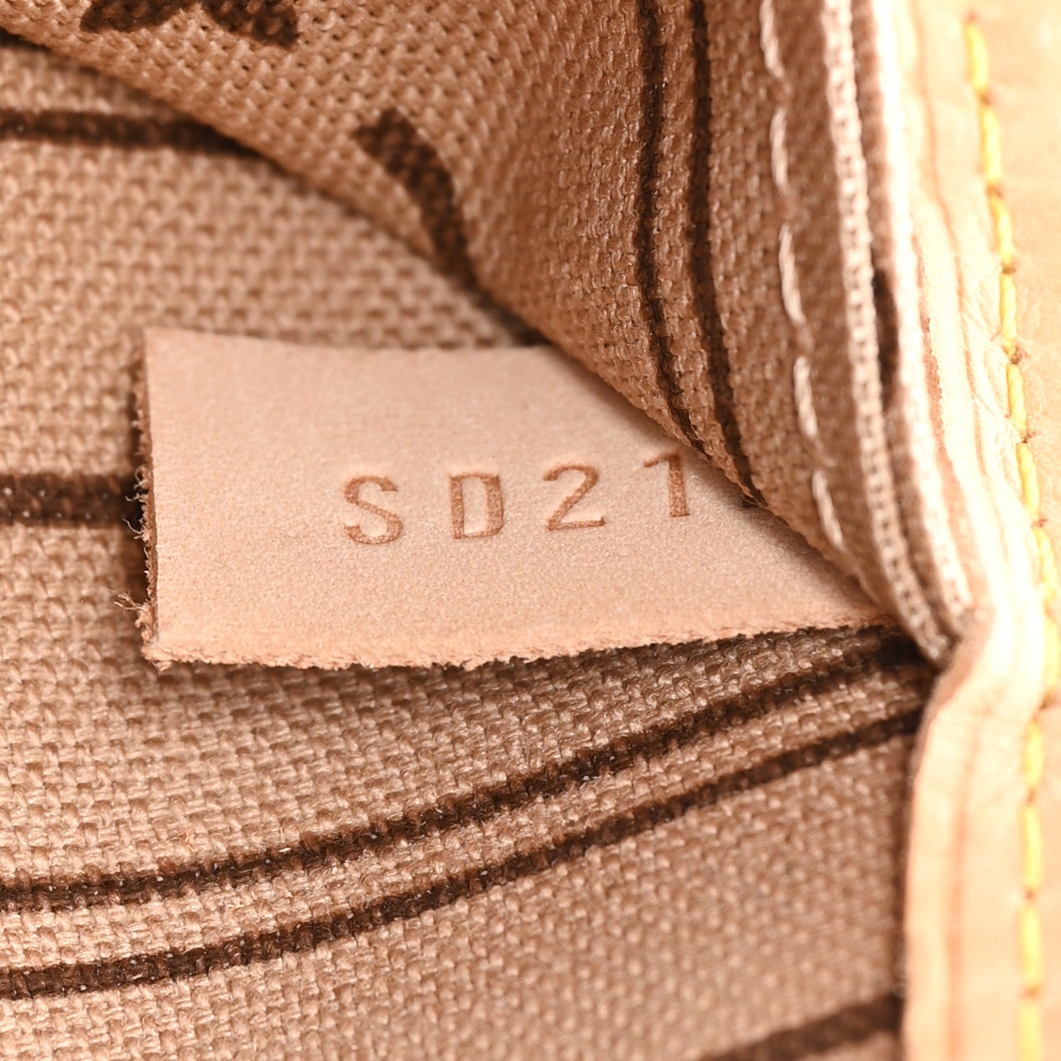Louis Vuitton Monogram Neverfull MM 8 of 11