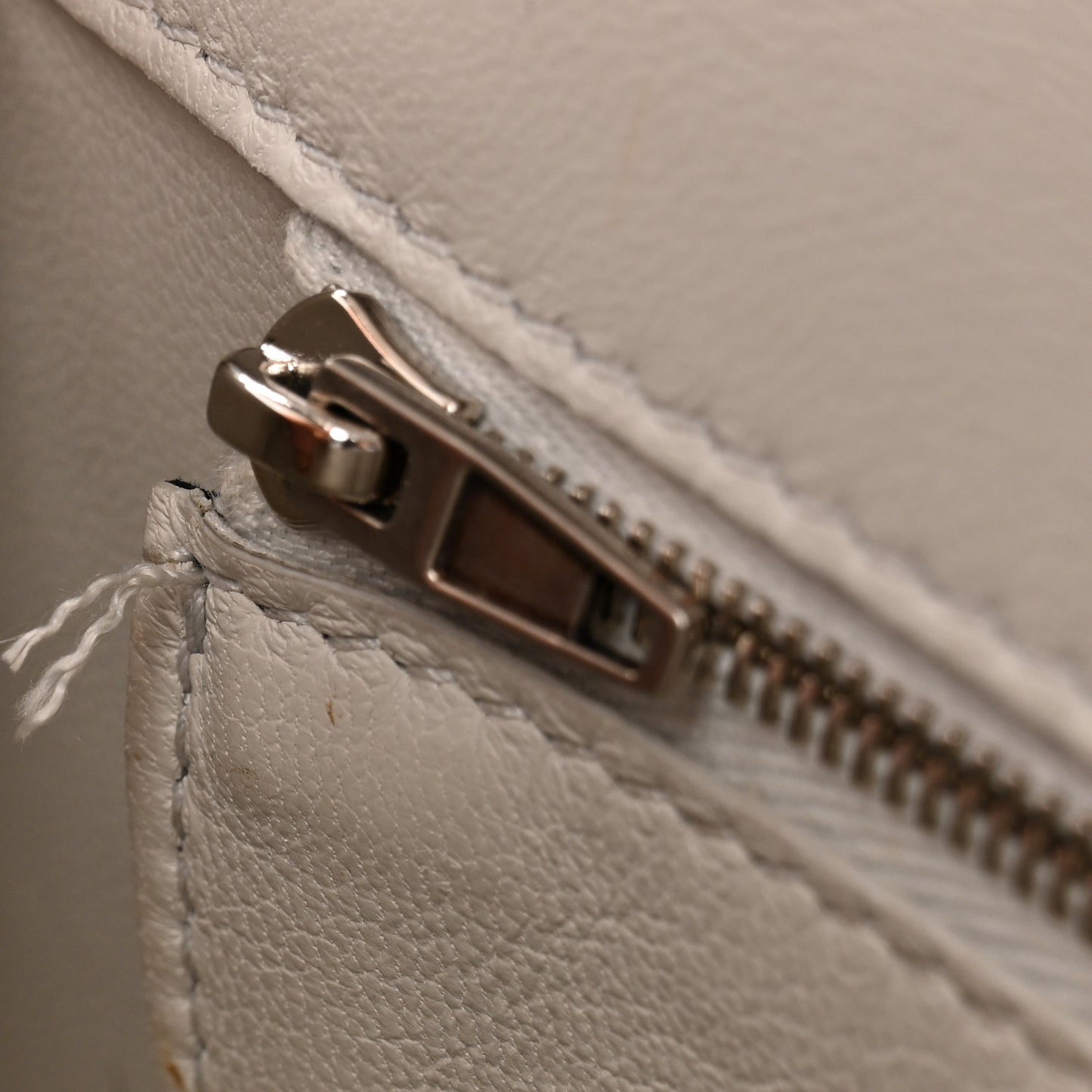 Shiny Box Calfskin Small Hourglass Top Handle Bag Chalky White