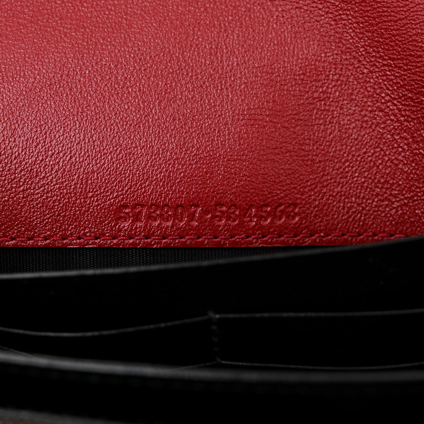 Vintage Effect Calfskin Matelasse Diagonal Torchon GG Marmont Chain Wallet Black Romantic Cherry