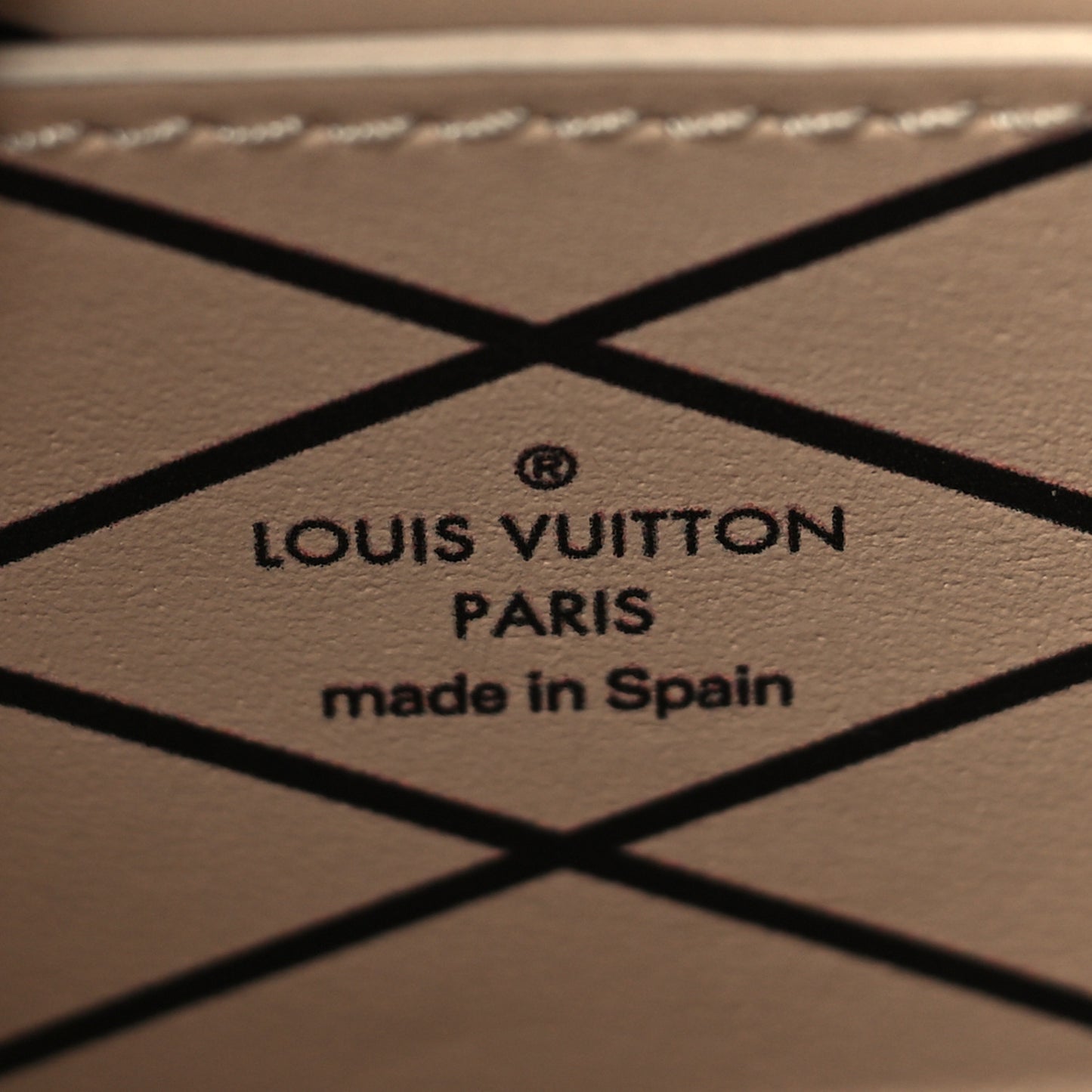 Reverse Monogram Pochette Trunk Verticale