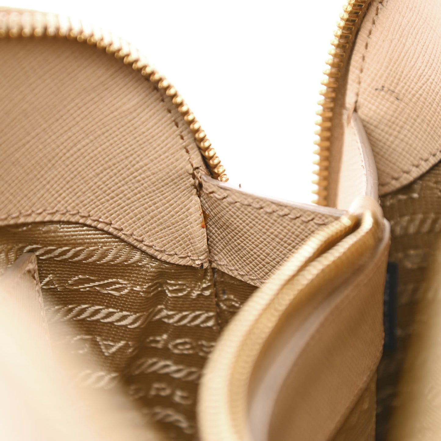 Saffiano Lux Medium Promenade Tote Sabbia