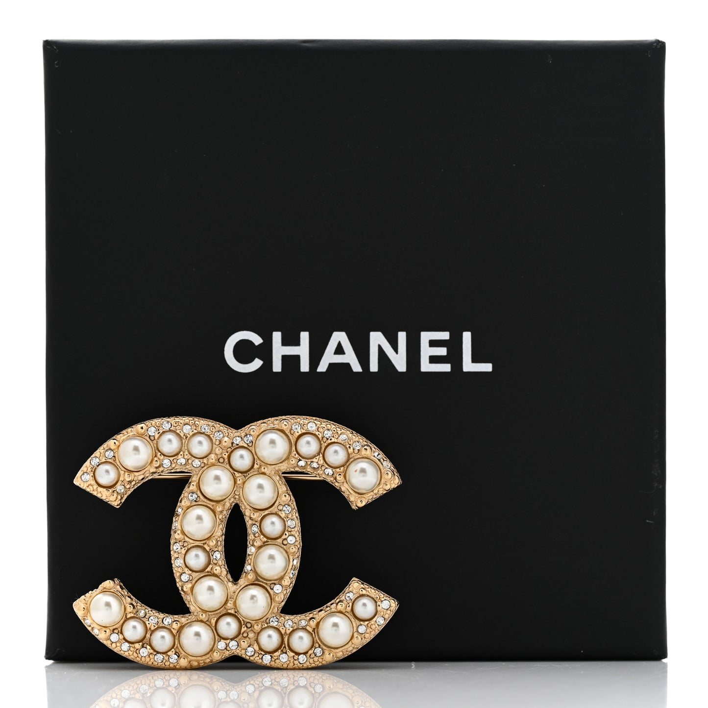 Metal Crystal Graduated Pearl CC Brooch Gold