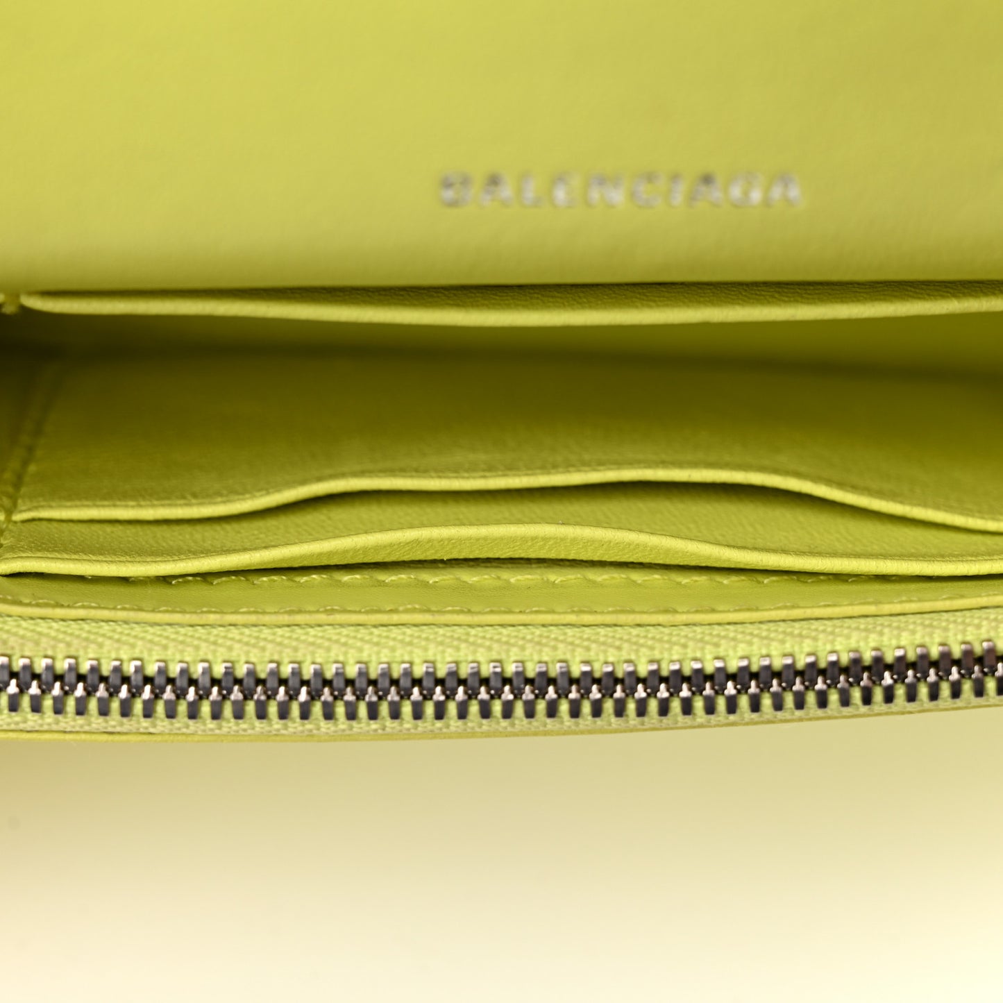 Shiny Box Calfskin XS Hourglass Wallet On Chain Lime
