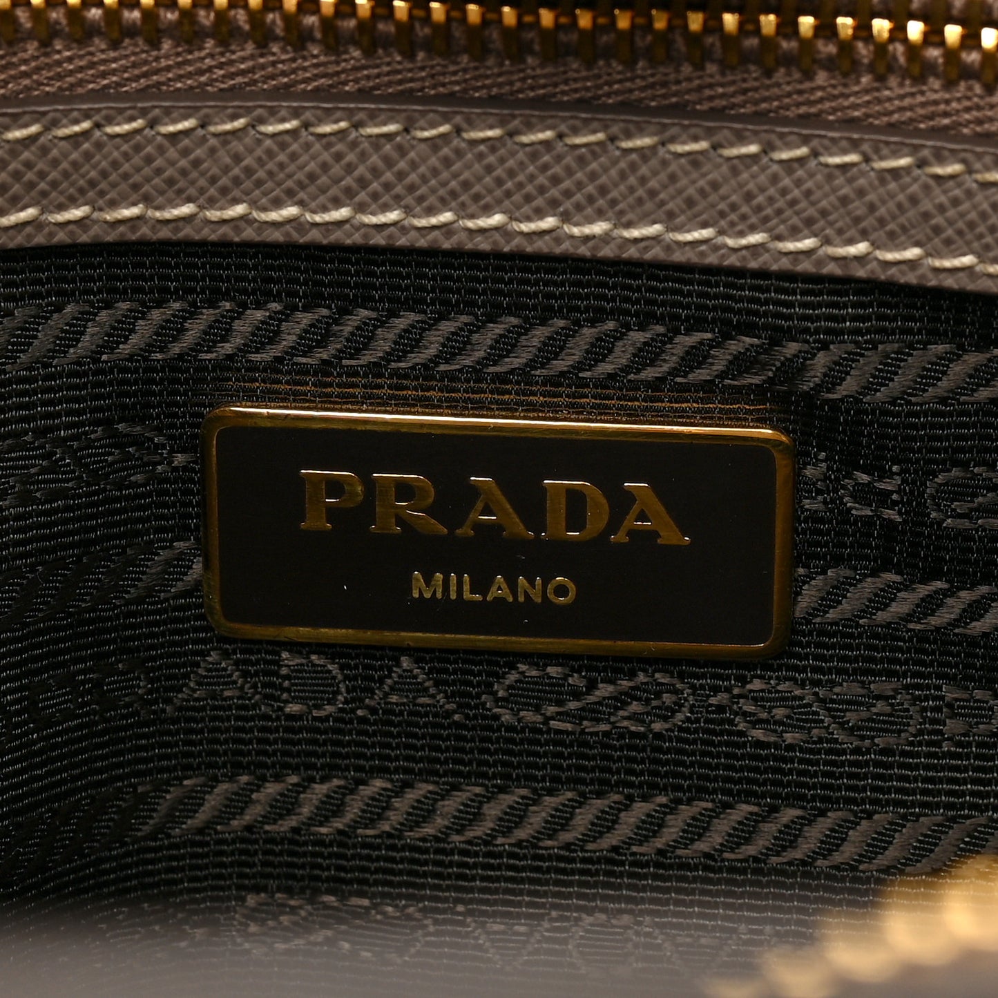 Saffiano Lux Medium Tote Argilla