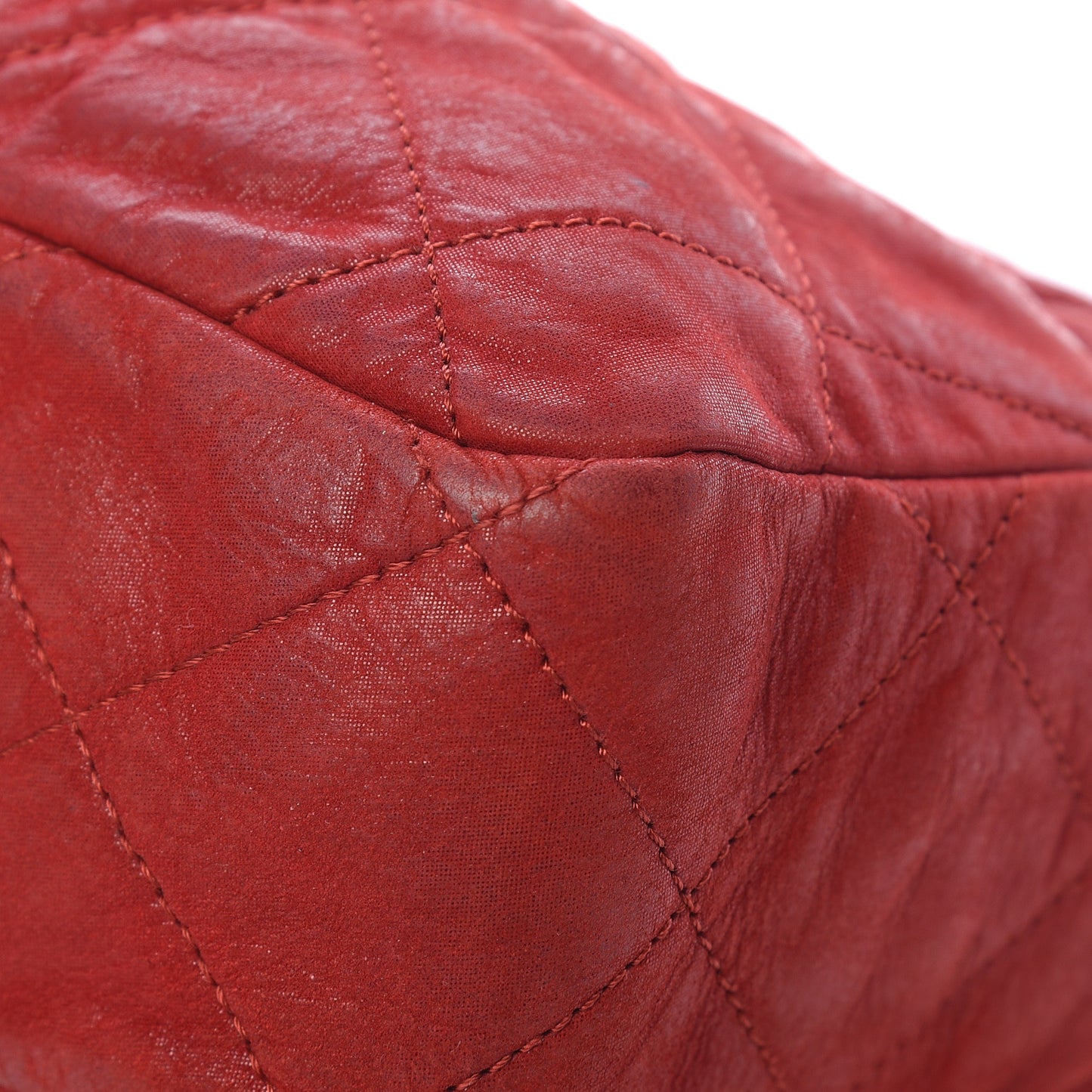 Iridescent Calfskin Large Chic Quilt Flap Red