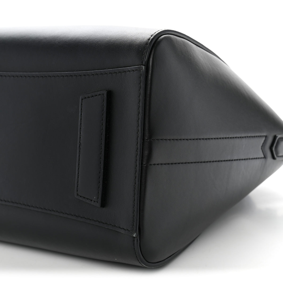 Smooth Calfskin Chains Small Antigona Black