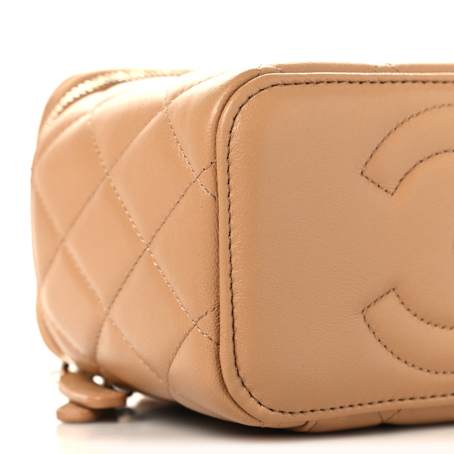 Lambskin Quilted Pearl Crush Small Vanity Case With Chain Beige