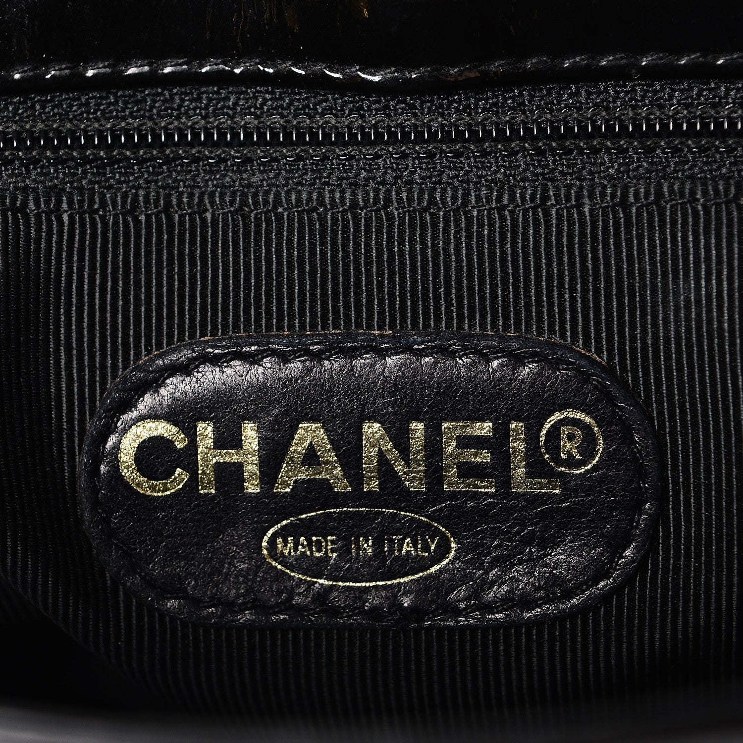 Chanel Patent CC Shoulder Bag Black 7 of 8